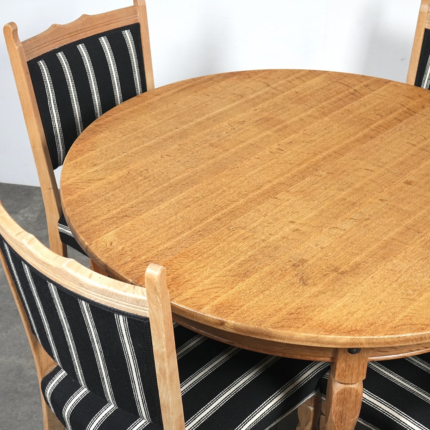 【Henning Kjaernulf】ラウンド エクステンションテーブル