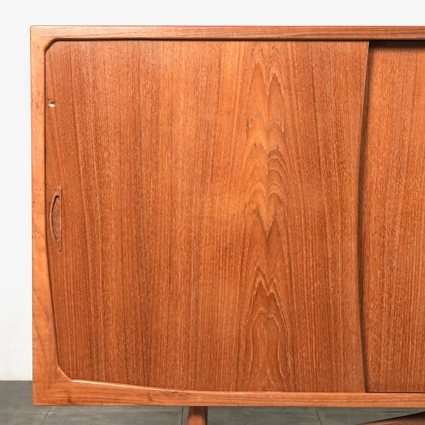 【Aerthoj Jensen & Molholm】 ヴィンテージ ハイサイドボード