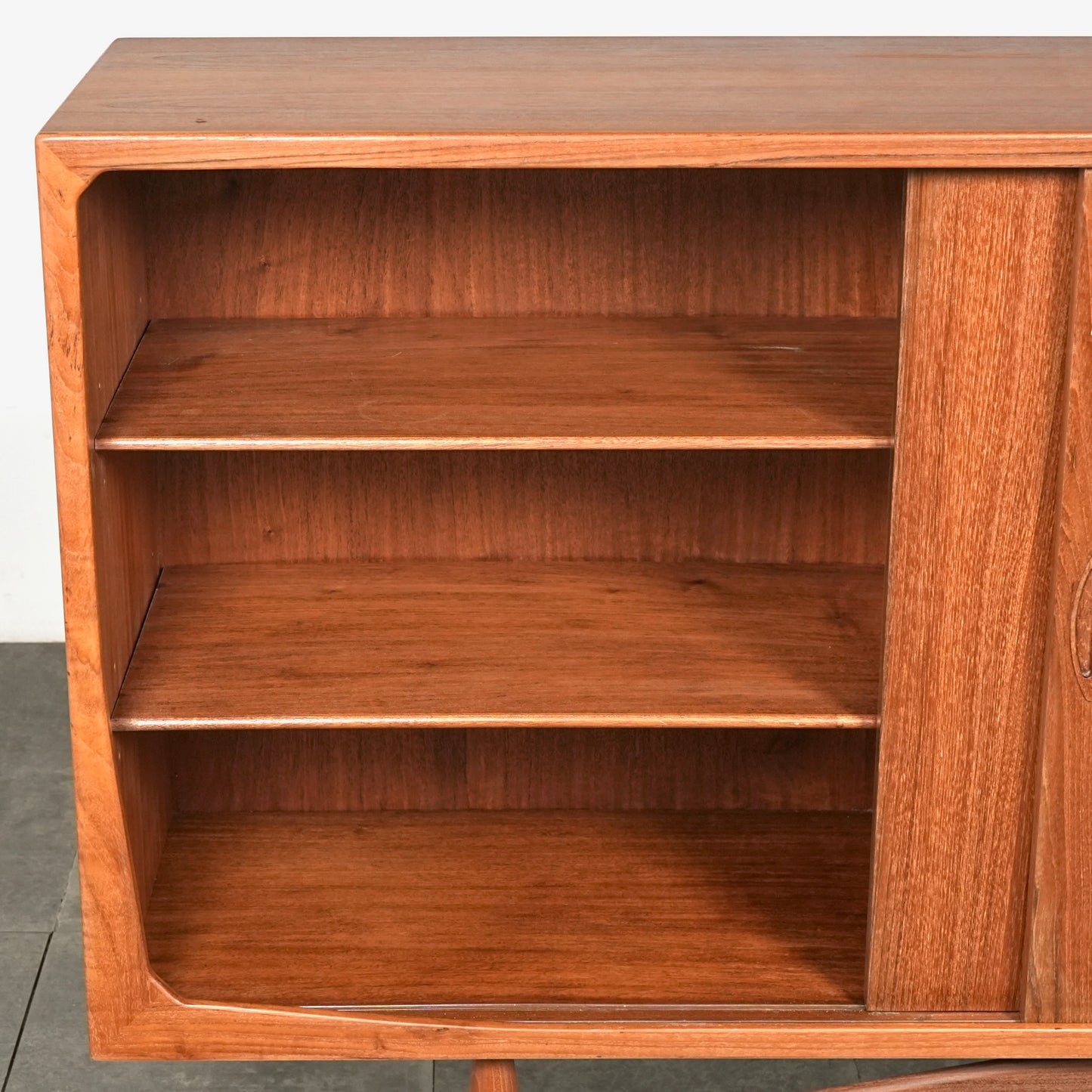 【Aerthoj Jensen & Molholm】 ヴィンテージ ハイサイドボード