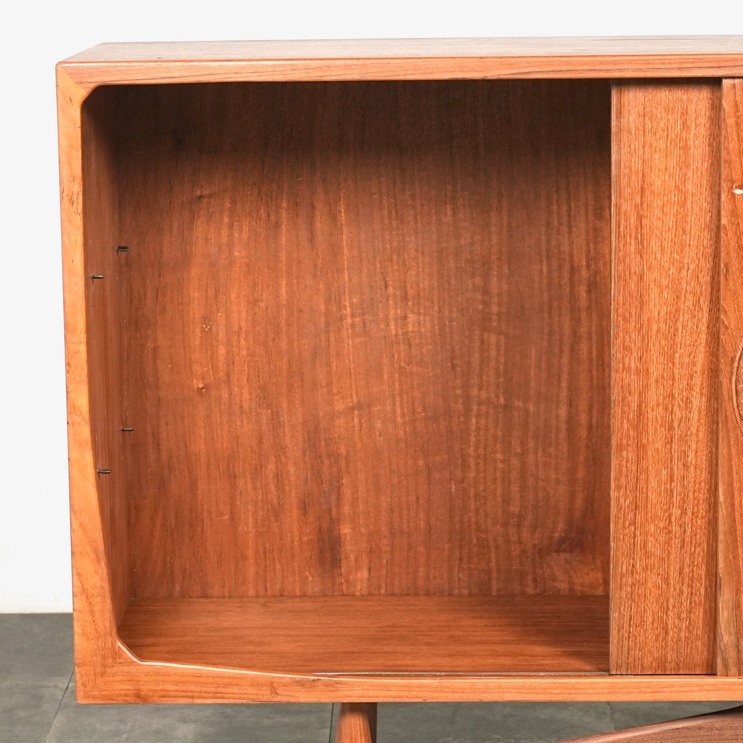 【Aerthoj Jensen & Molholm】 ヴィンテージ ハイサイドボード