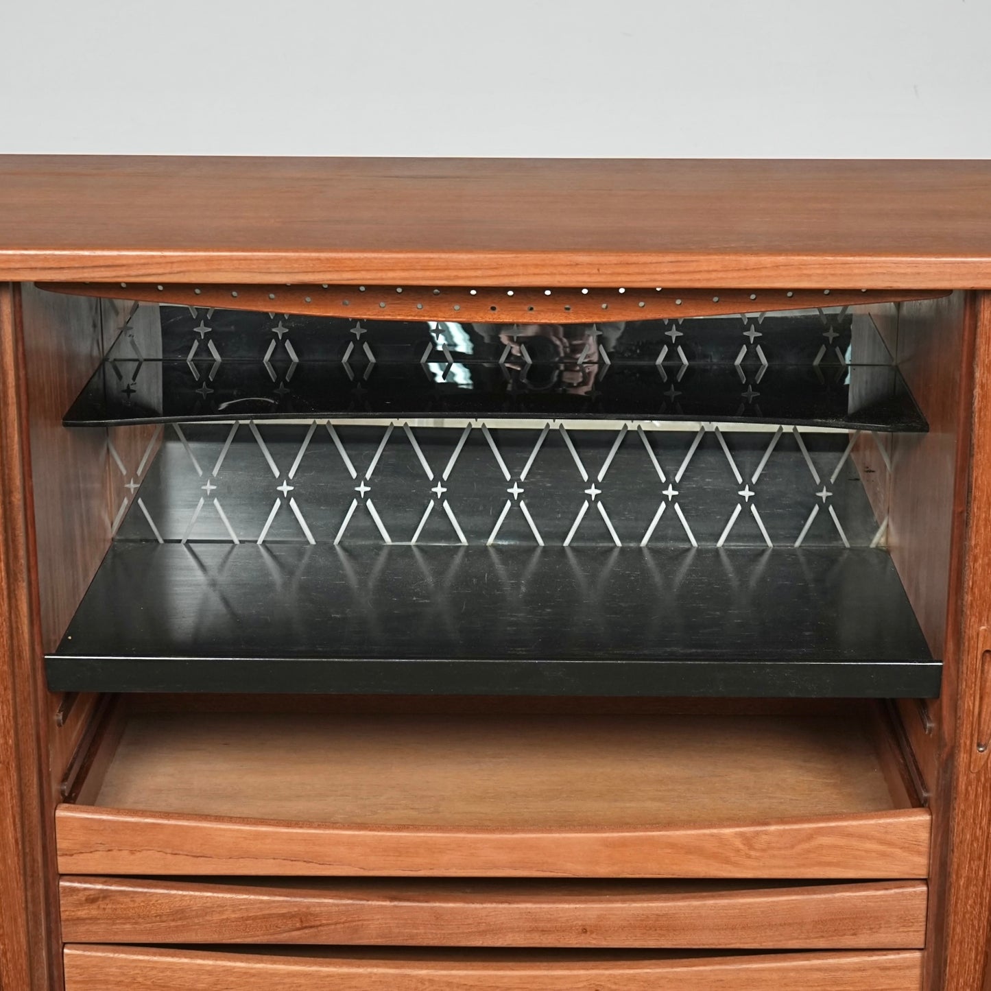 【Aerthoj Jensen & Molholm】 ヴィンテージ ハイサイドボード