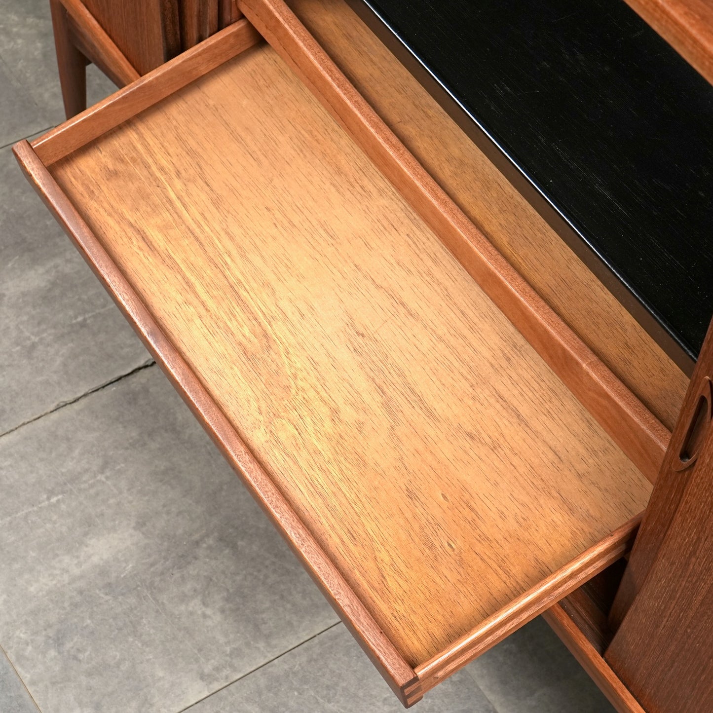 【Aerthoj Jensen & Molholm】 ヴィンテージ ハイサイドボード