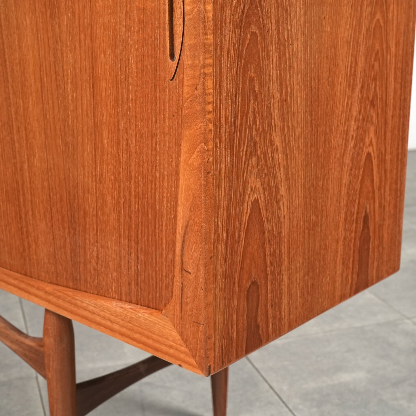 【Aerthoj Jensen & Molholm】 ヴィンテージ ハイサイドボード