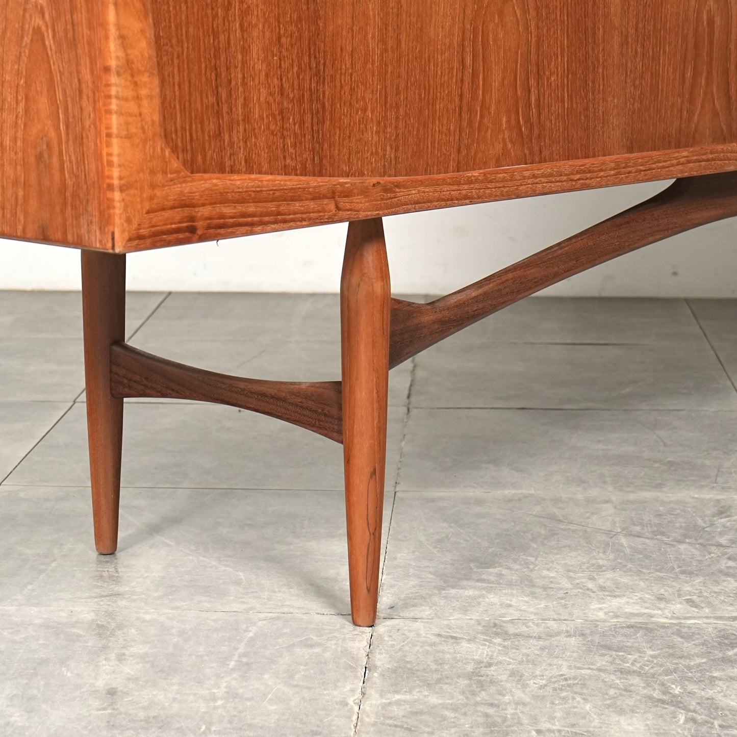 【Aerthoj Jensen & Molholm】 ヴィンテージ ハイサイドボード