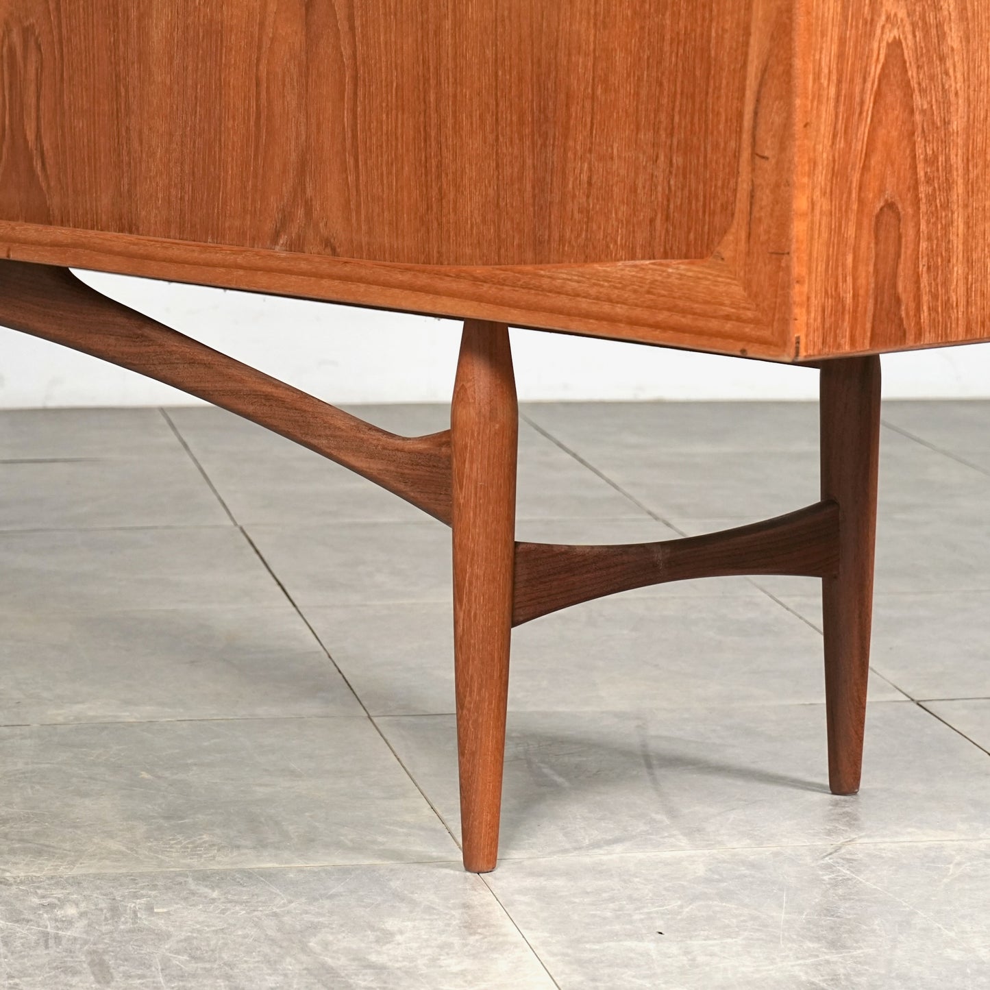 【Aerthoj Jensen & Molholm】 ヴィンテージ ハイサイドボード