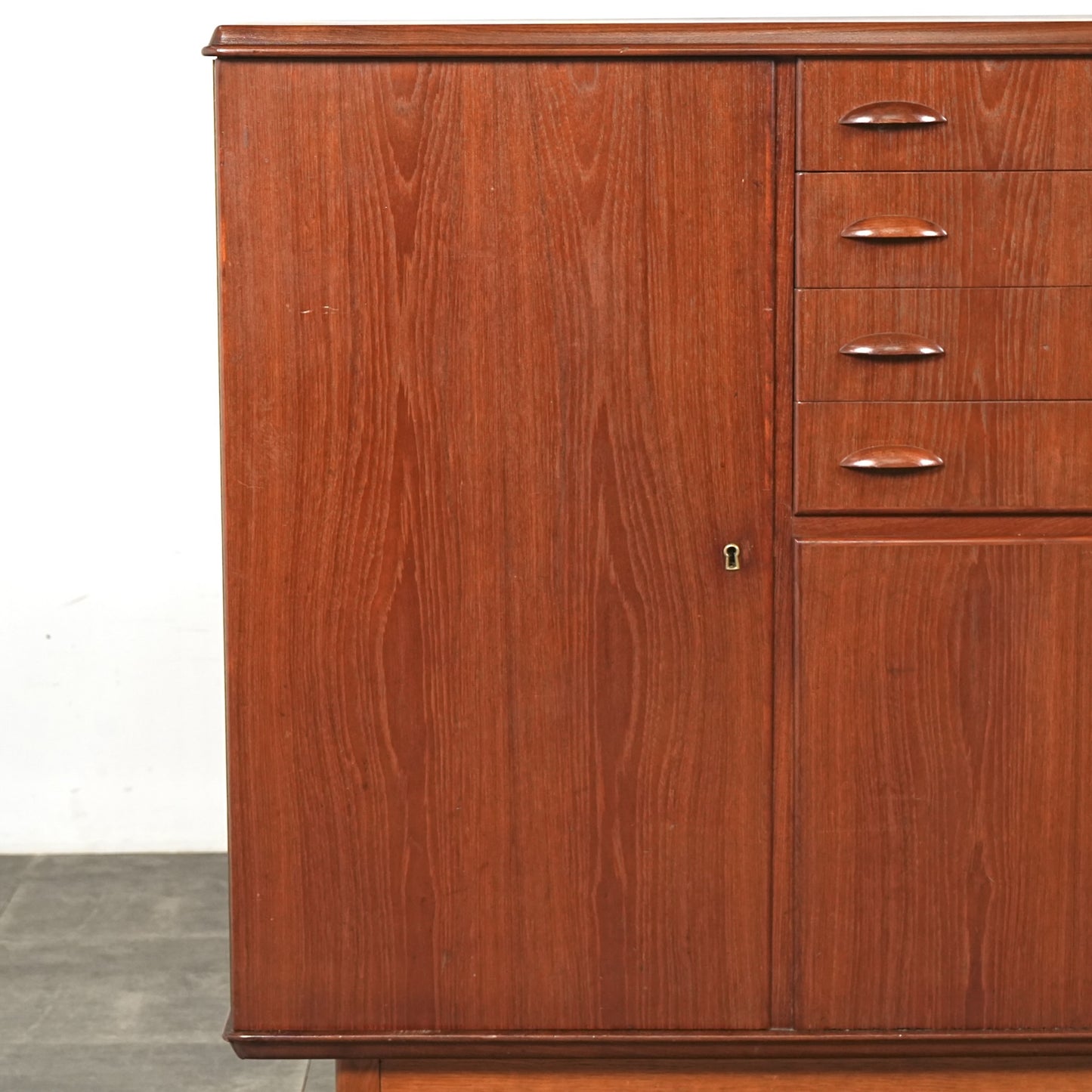 デンマークヴィンテージ ハイサイドボード