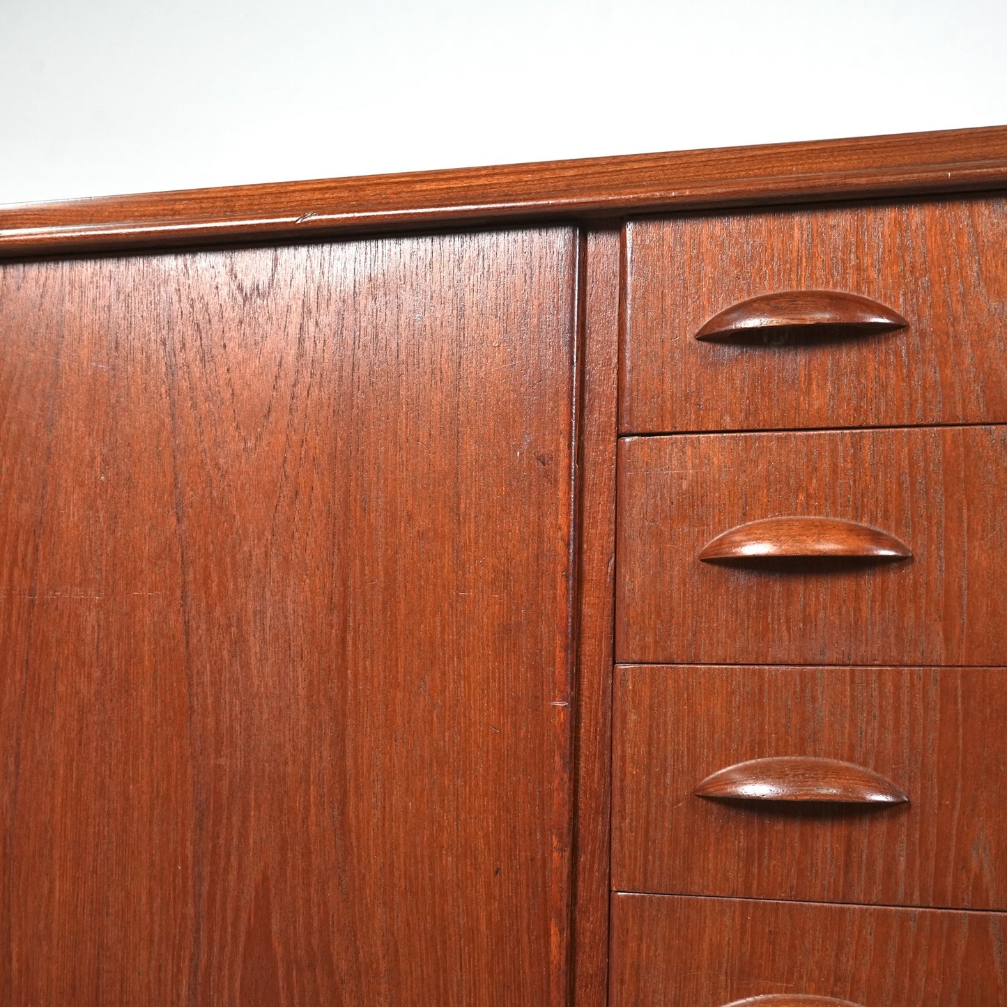 デンマークヴィンテージ ハイサイドボード