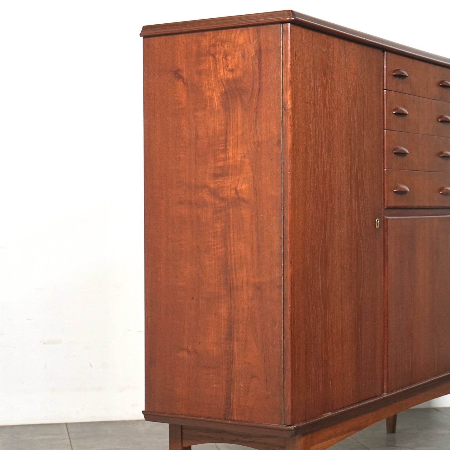 デンマークヴィンテージ ハイサイドボード