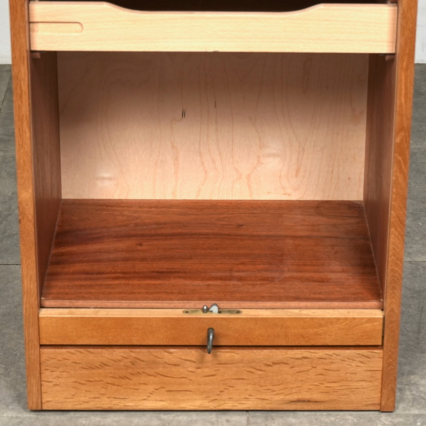 デンマークヴィンテージ ファイリングキャビネット(蛇腹扉)