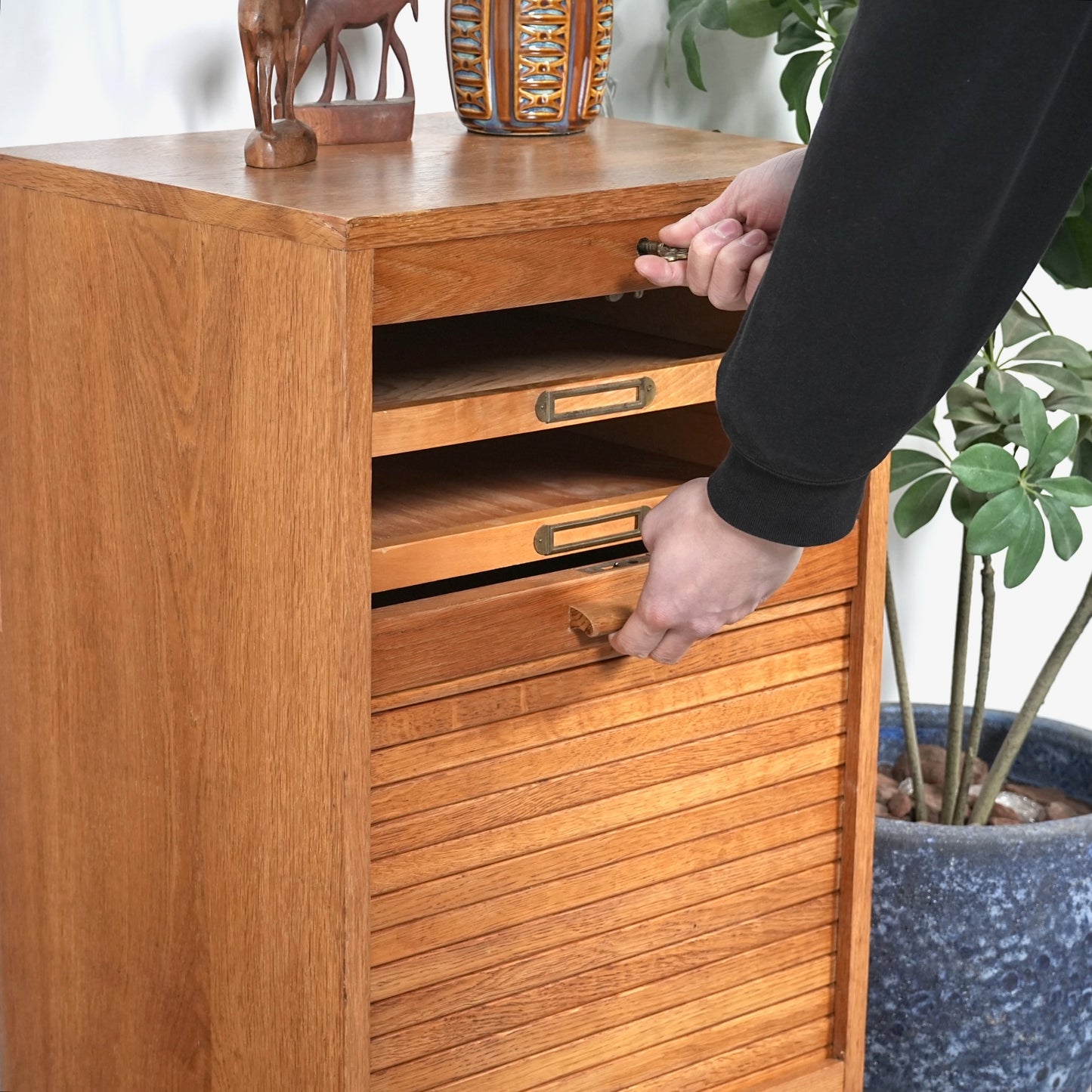 デンマークヴィンテージ ファイリングキャビネット(蛇腹扉)