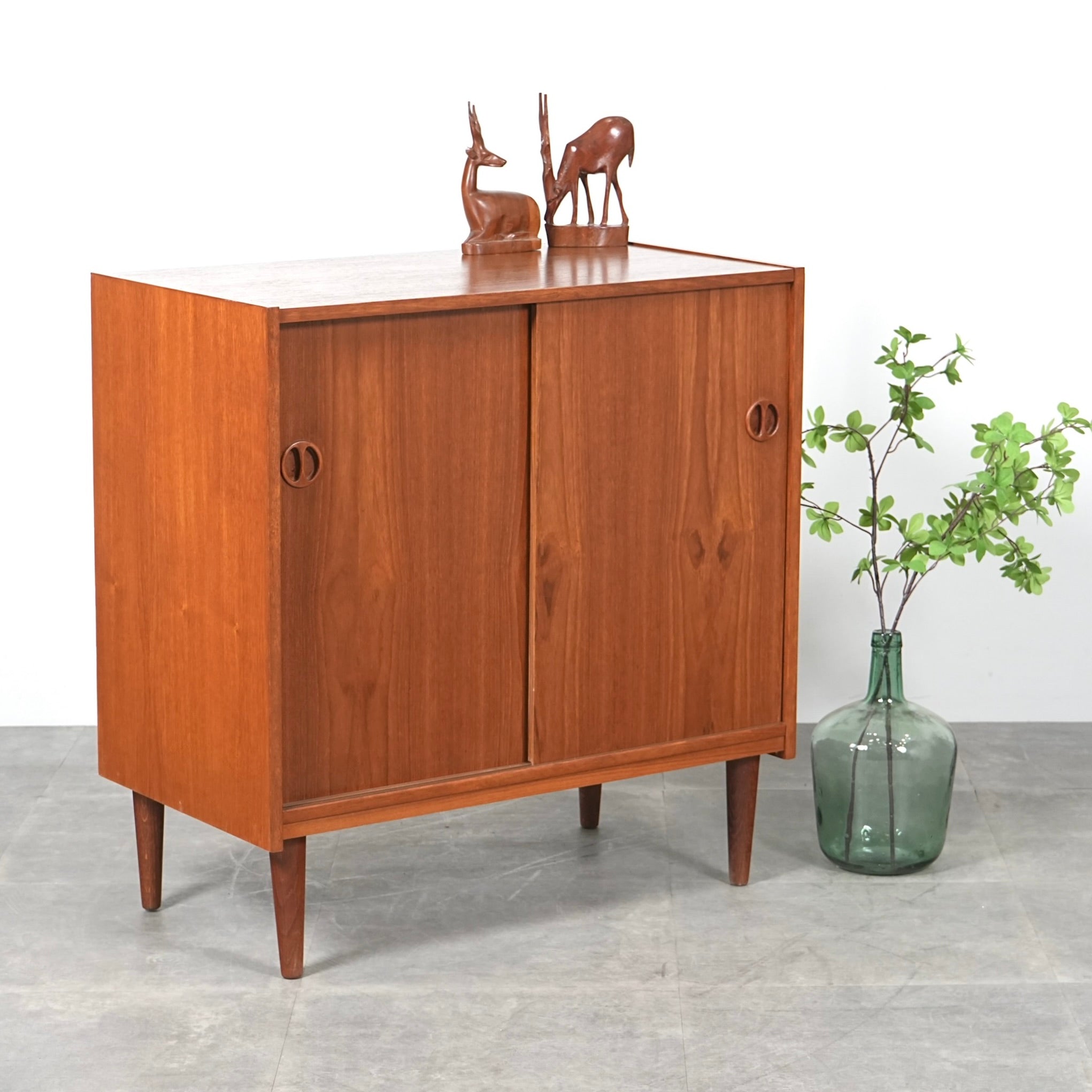 CABINET & SIDEBOARD – TIME HYPE