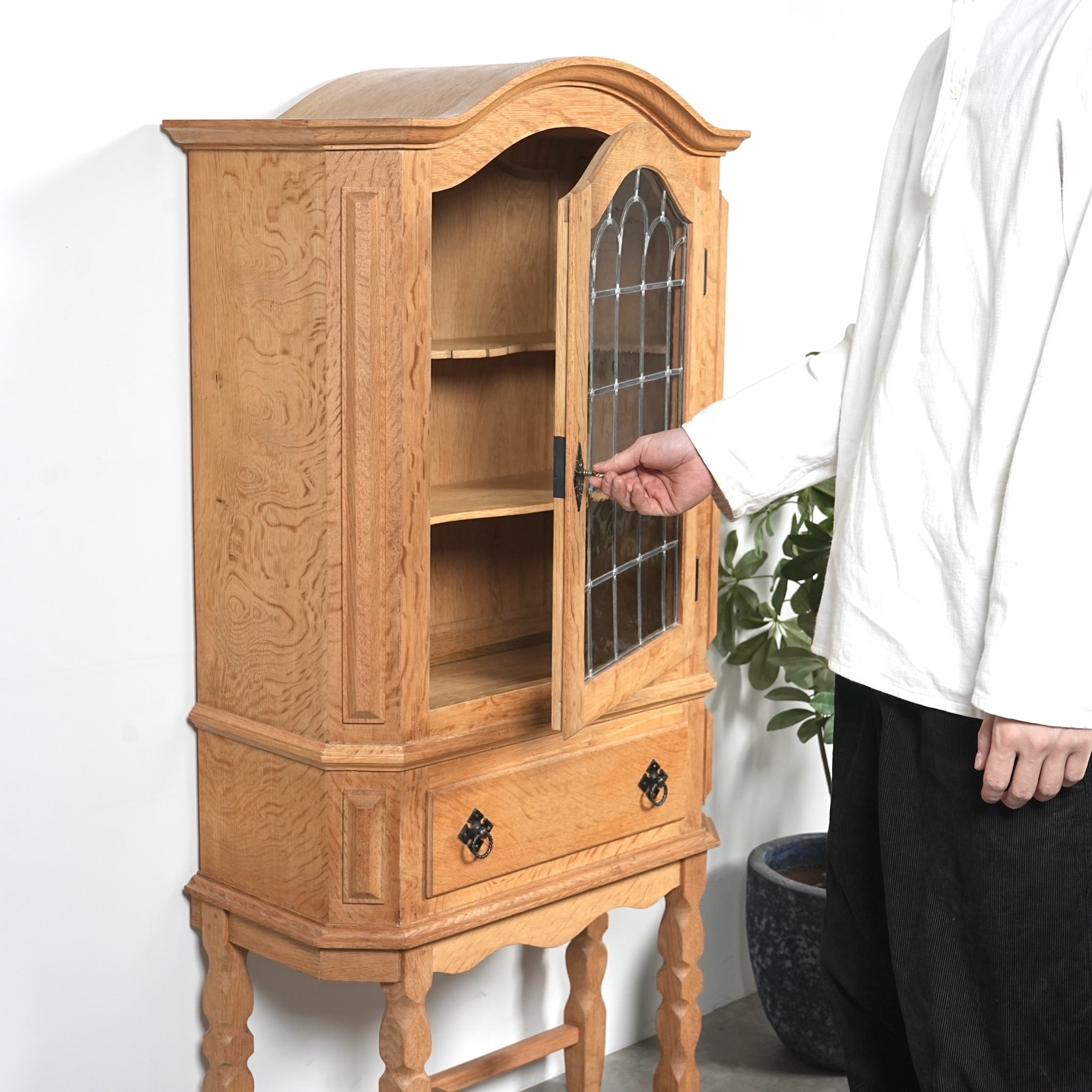 CABINET & SIDEBOARD – TIME HYPE