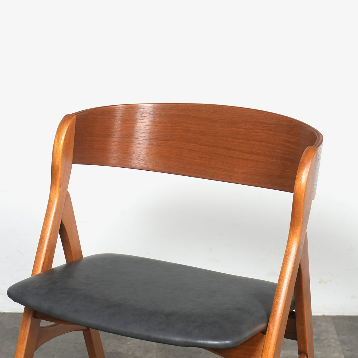 【Henning Kjaernulf】ダイニングチェア Model.71【張替済】