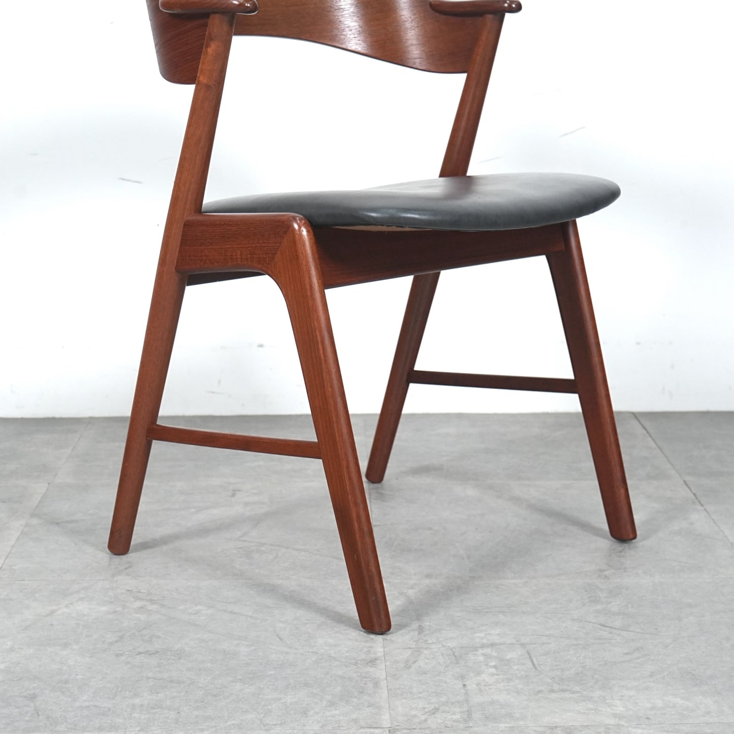 【Korup Stolefabrik】“Model.21” ネイルチェア