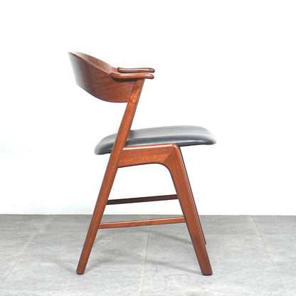 【Korup Stolefabrik】“Model.21” ネイルチェア