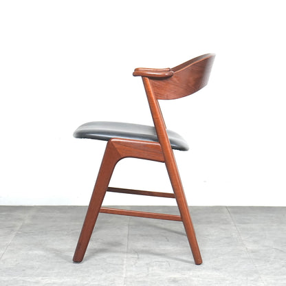 【Korup Stolefabrik】“Model.21” ネイルチェア