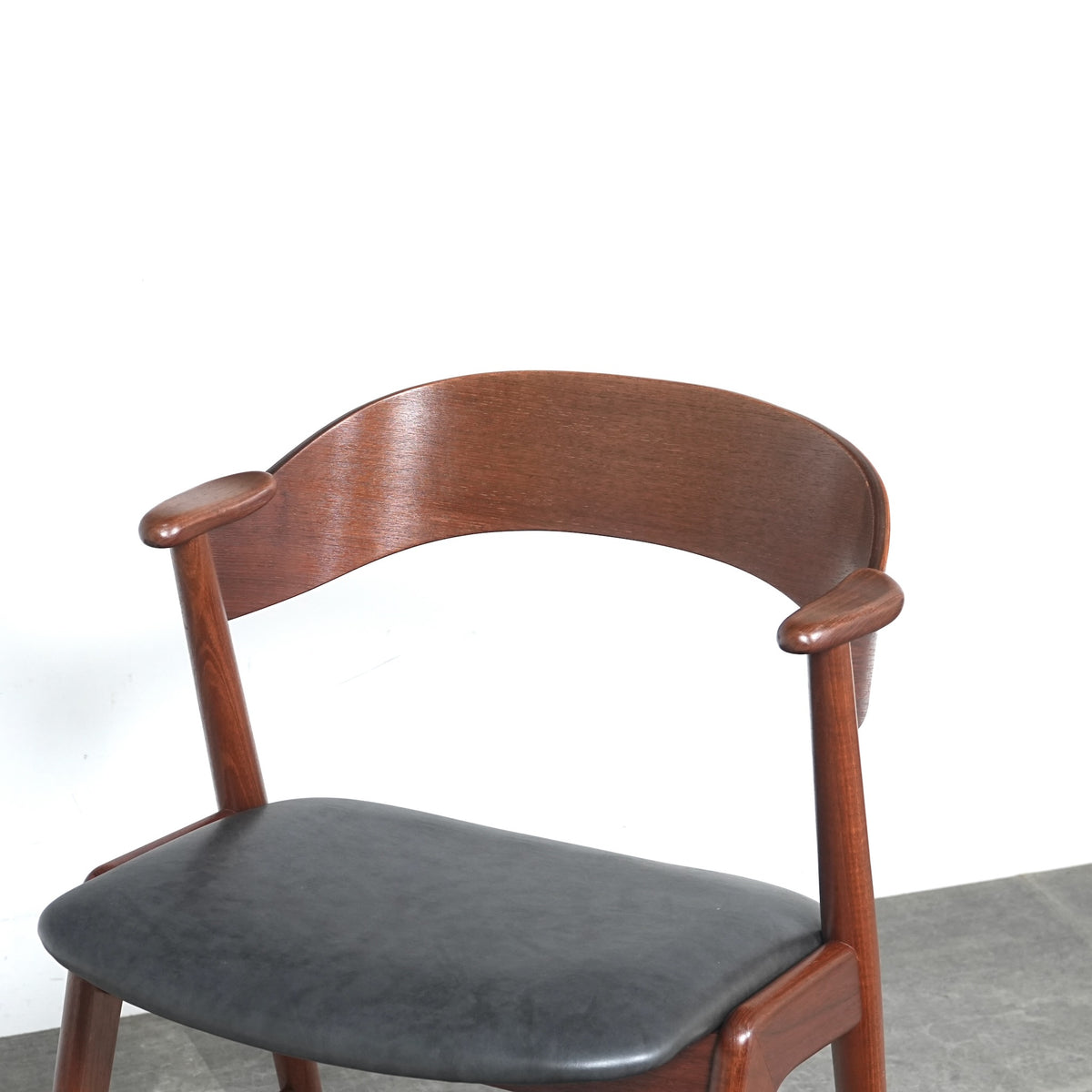 【Korup Stolefabrik】“Model.21” ネイルチェア
