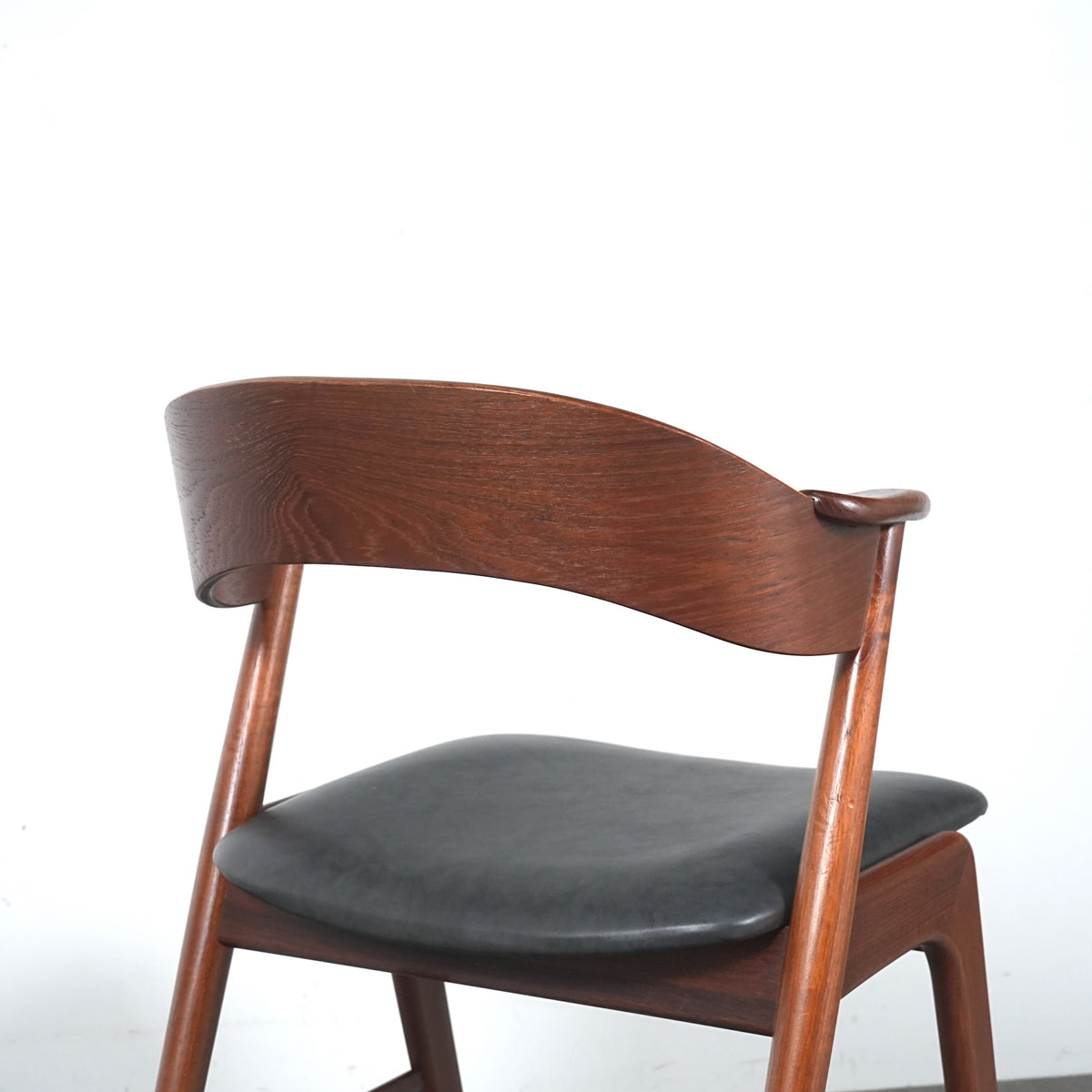 【Korup Stolefabrik】“Model.21” ネイルチェア