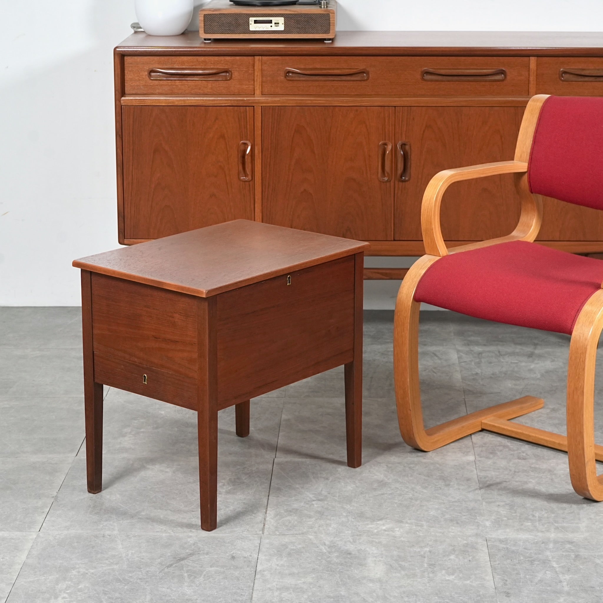 CABINET & SIDEBOARD – TIME HYPE