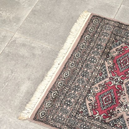 送料無料 ヴィンテージ ラグ(手織り/124cm×76.5cm)