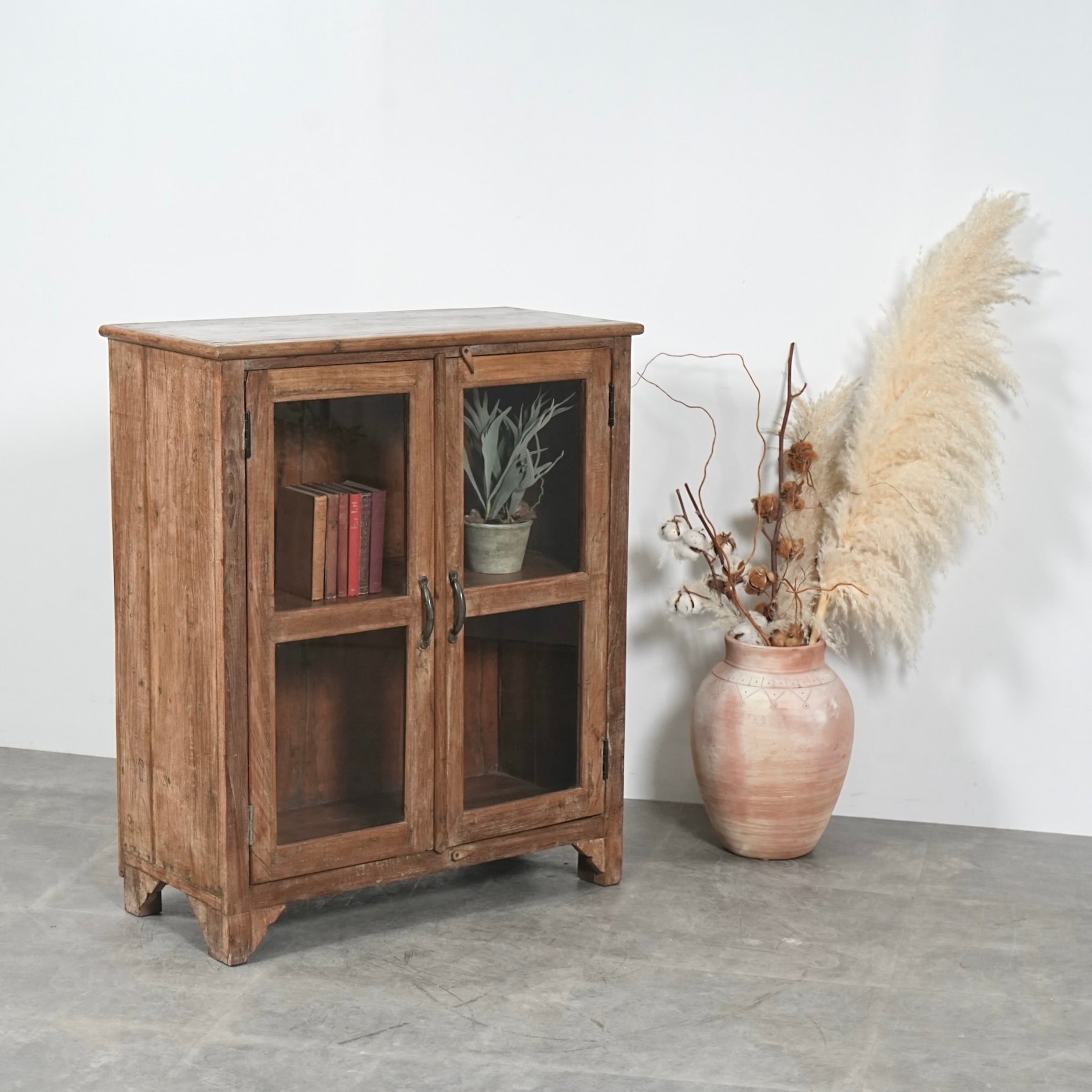 CABINET & SIDEBOARD – TIME HYPE