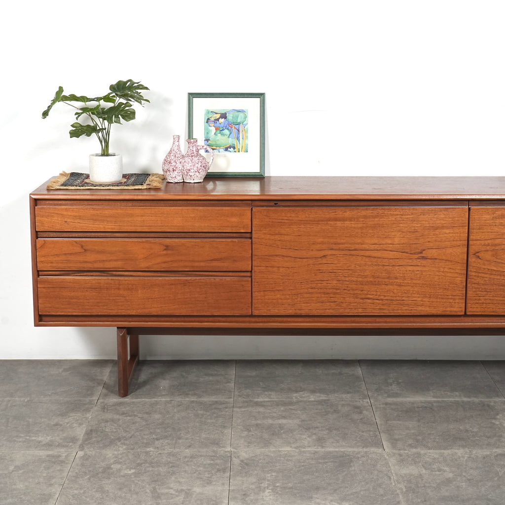 【White&Newton】ヴィンテージ サイドボード