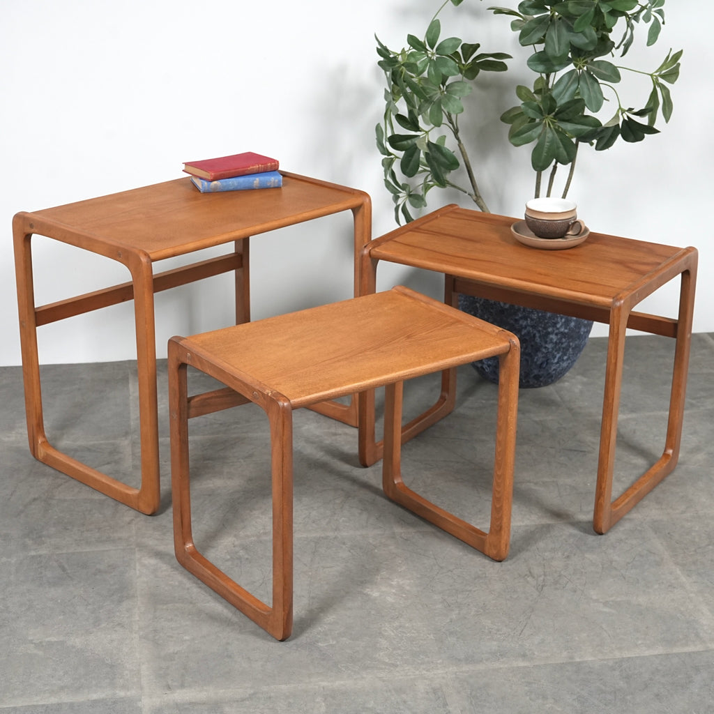 イギリスヴィンテージ ネストテーブル