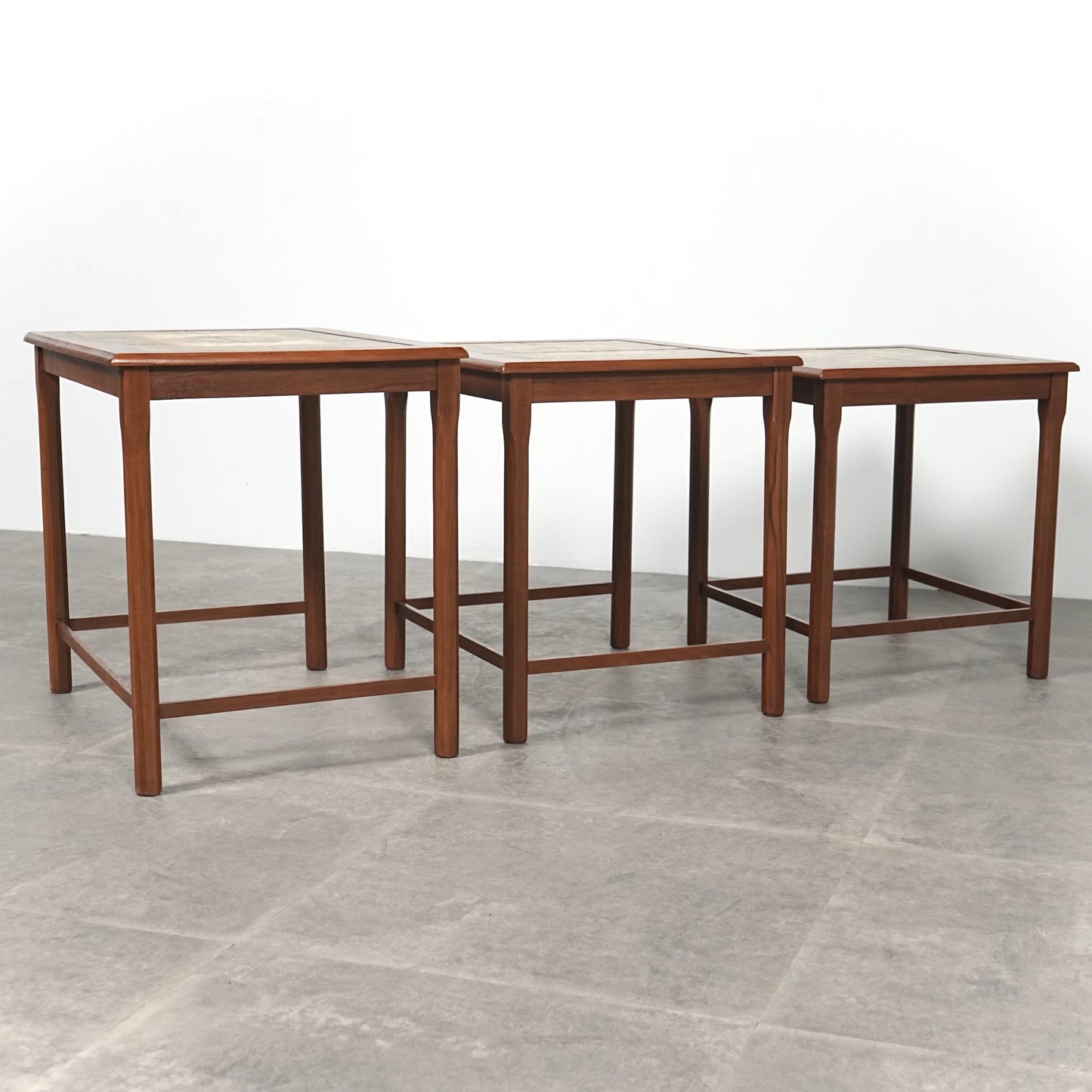 【Mobelfabrikken Toften】タイルトップ ネストテーブル