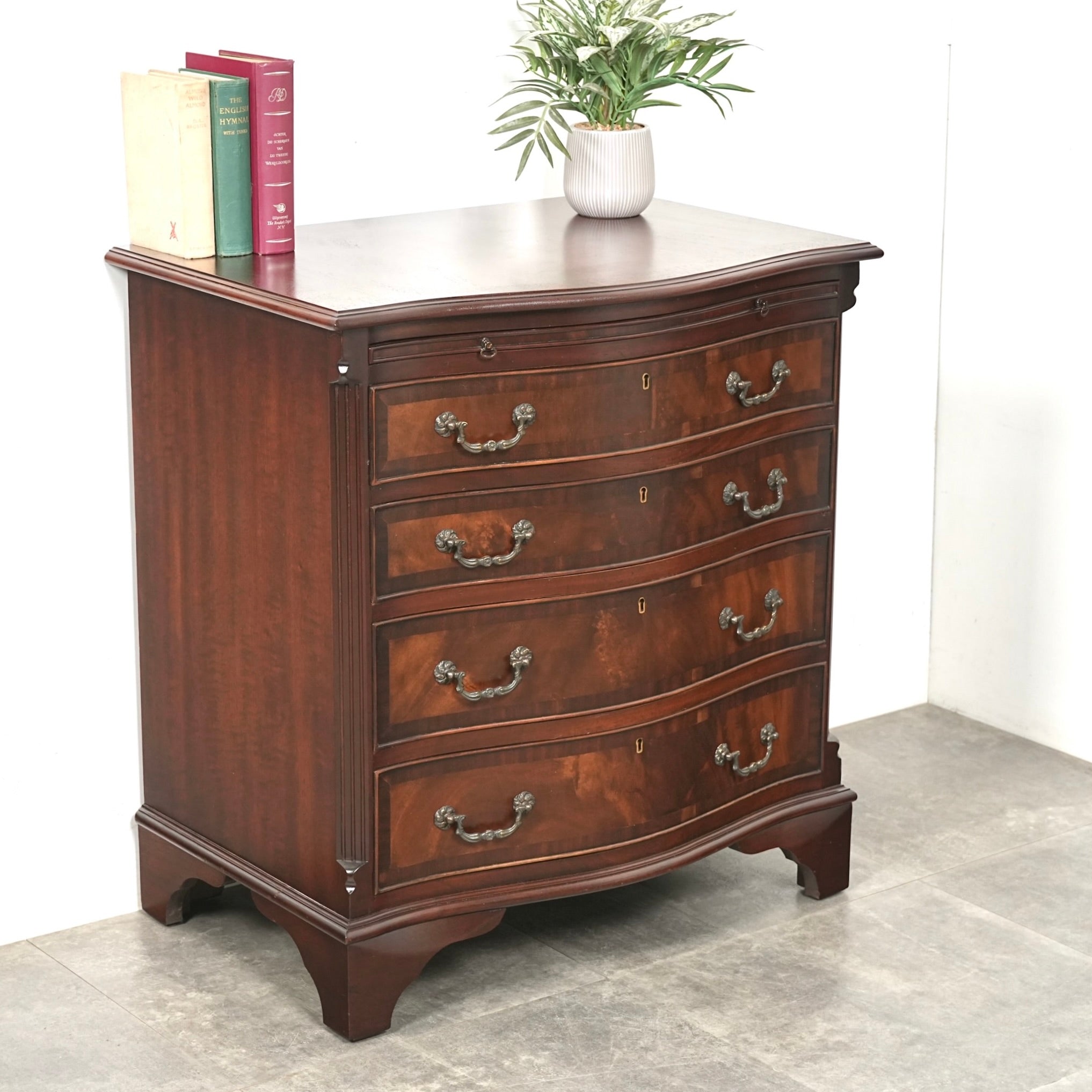 CABINET & SIDEBOARD – TIME HYPE