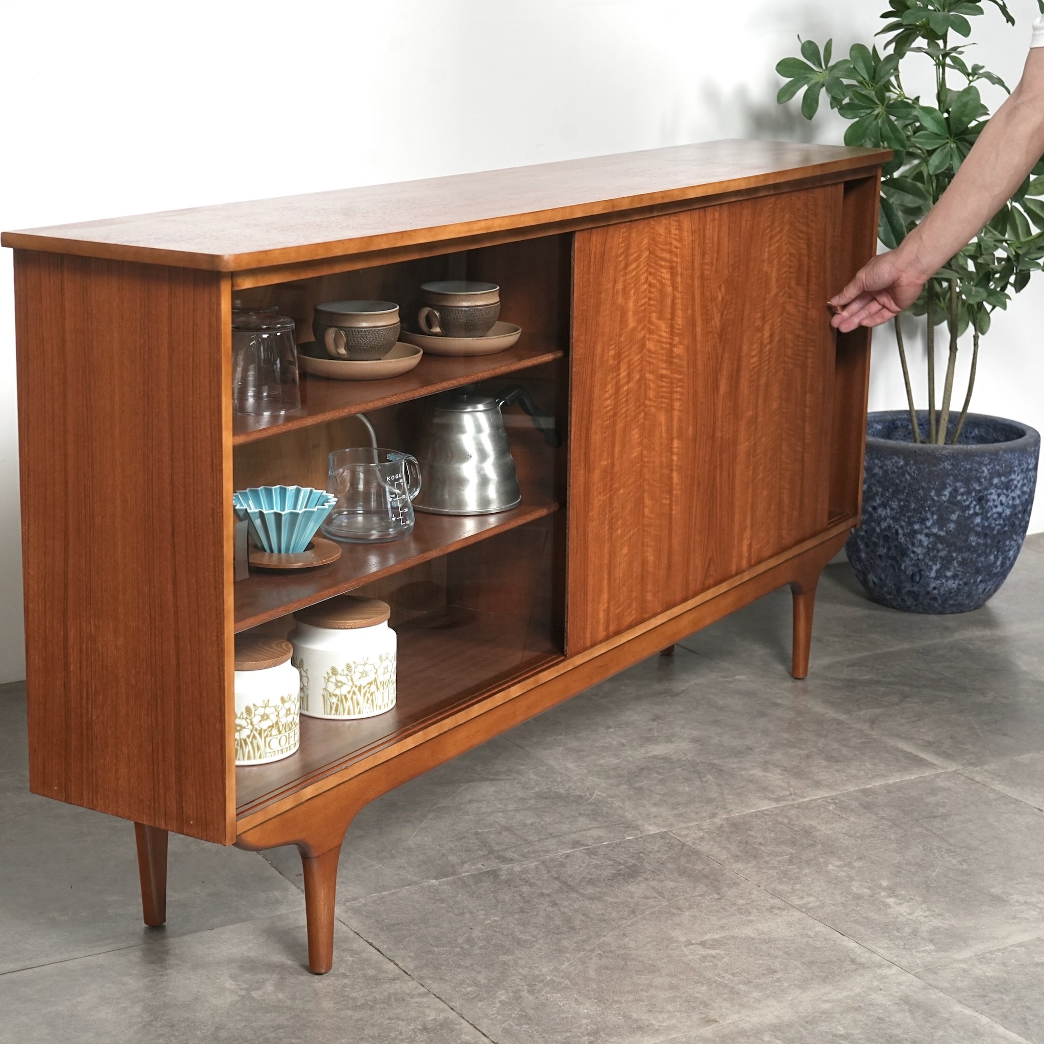 CABINET & SIDEBOARD – TIME HYPE