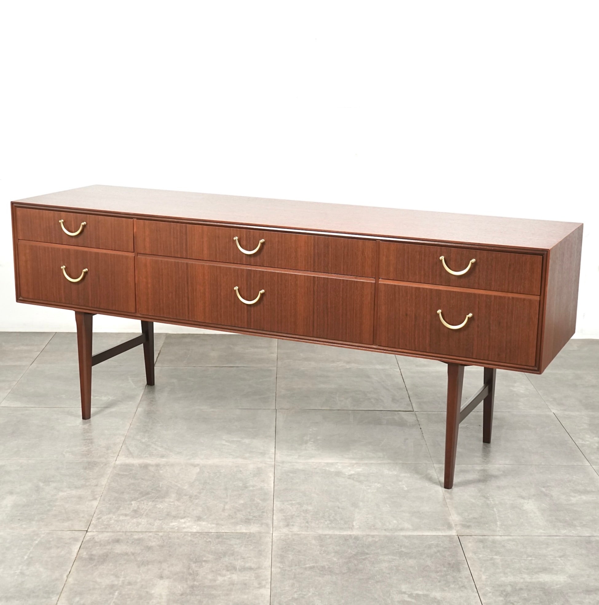 CABINET & SIDEBOARD – TIME HYPE