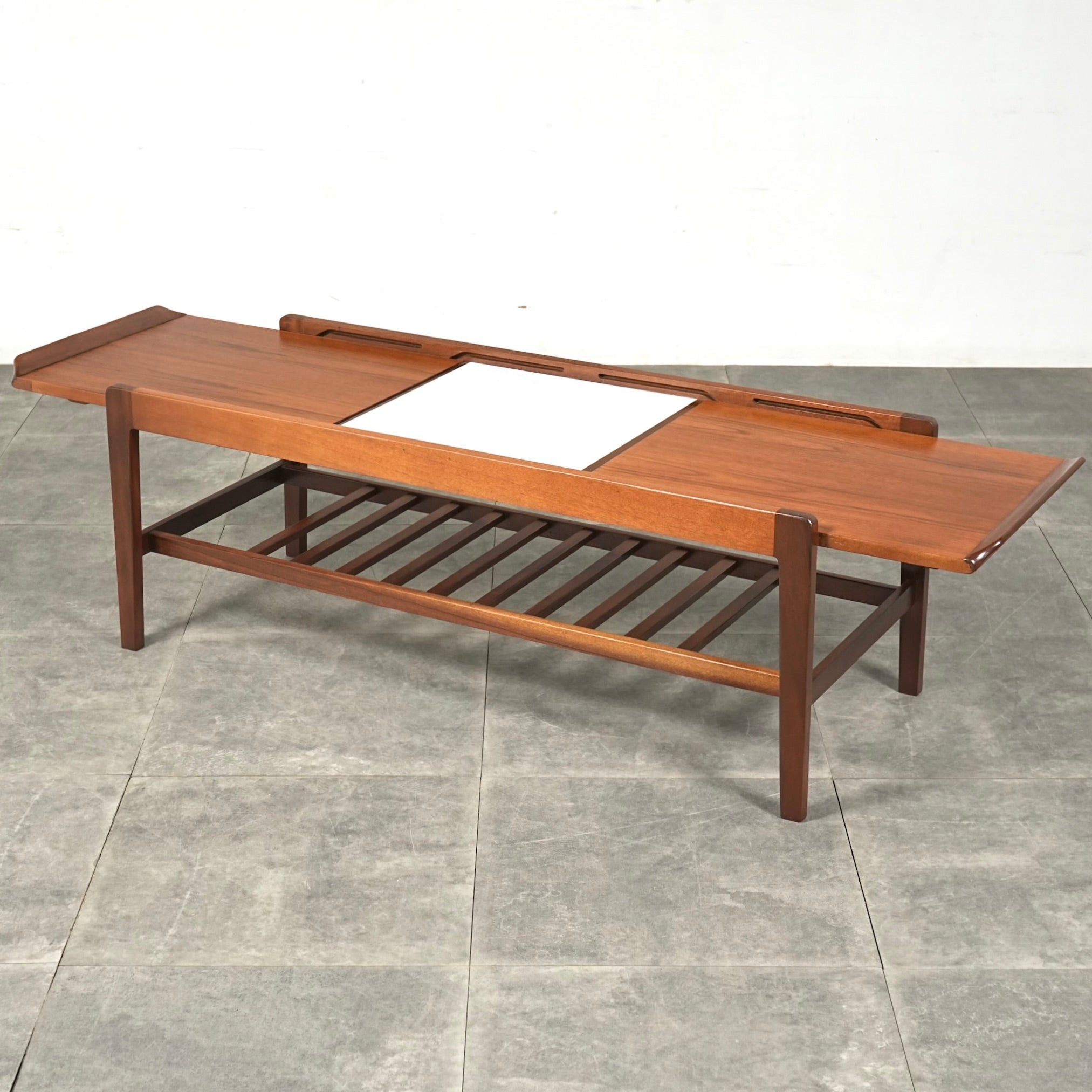 Remploy】ヴィンテージ ローテーブル – TIME HYPE