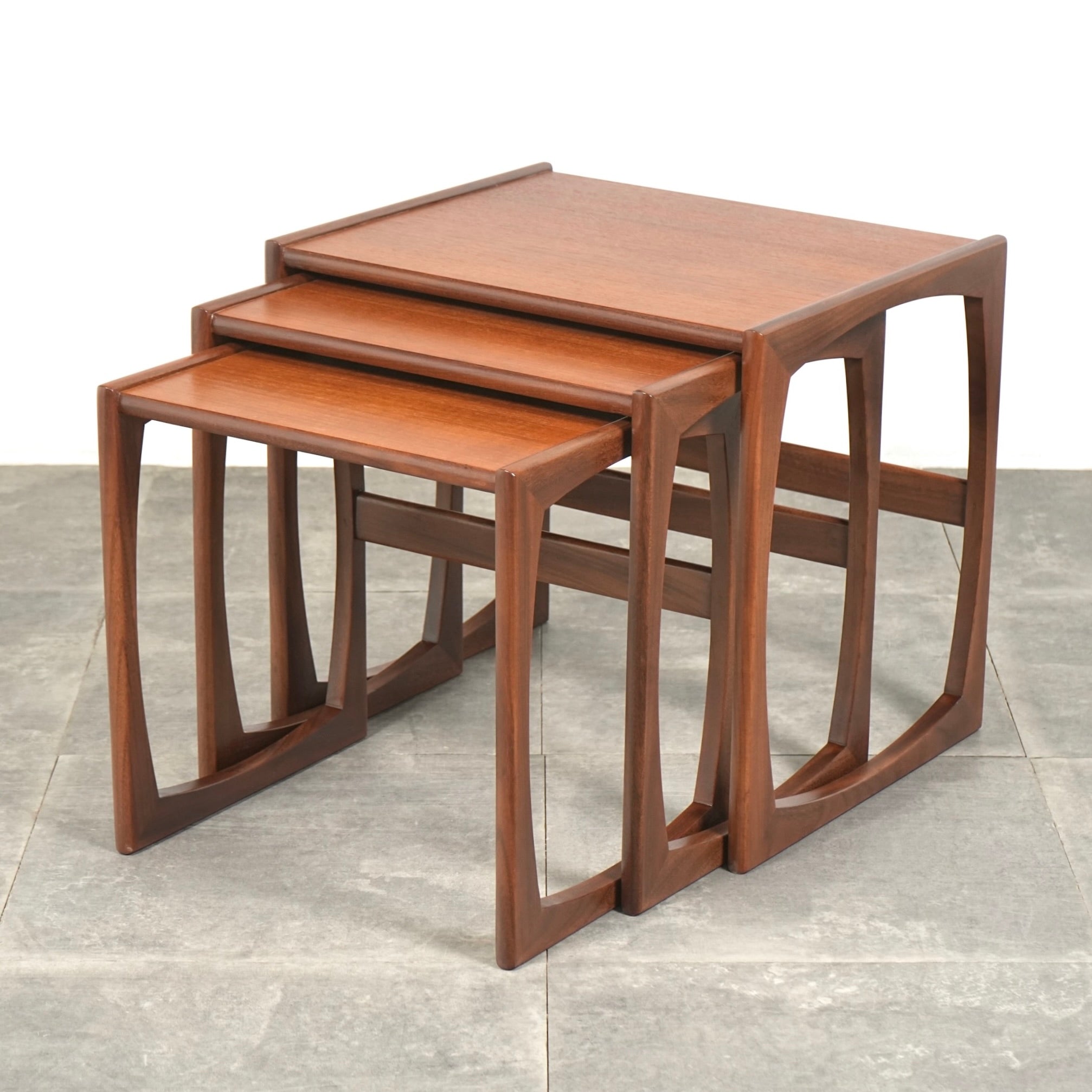 LOW TABLE & NEST TABLE – TIME HYPE