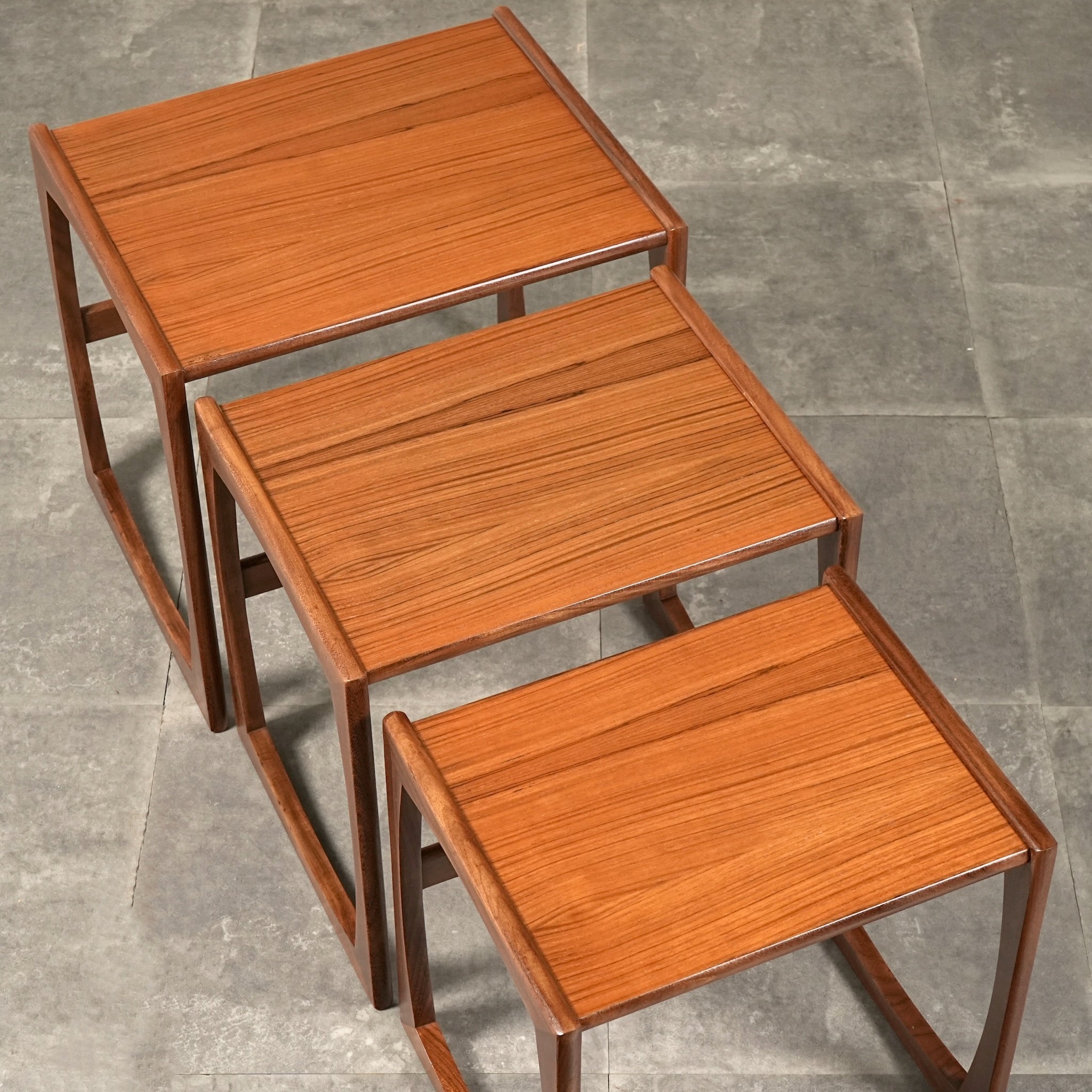 アーコール　ネストテーブル 短期・長期レンタル】ERCOL(アーコール) No.354ネストテーブル