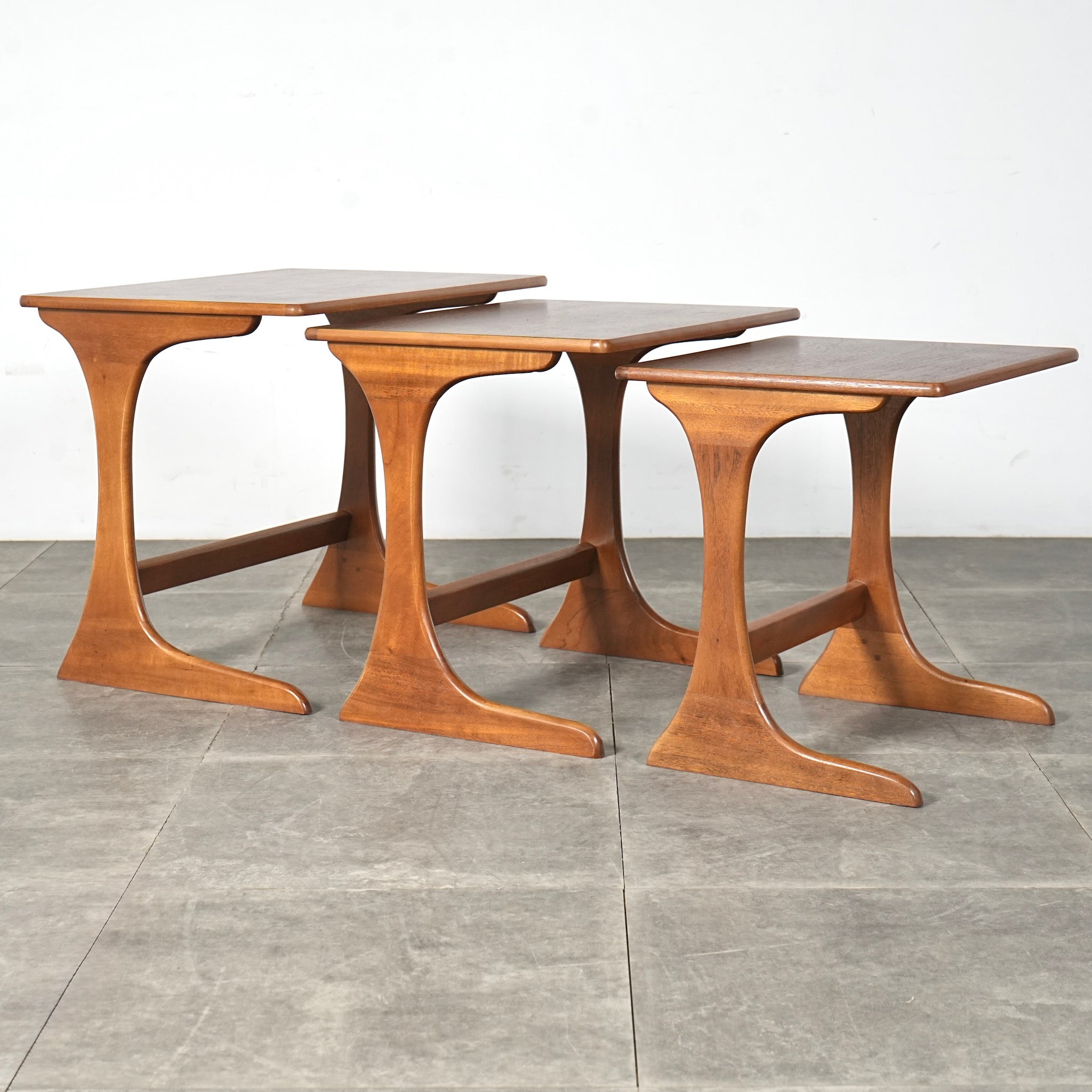 Jentique ヴィンテージ ネストテーブル サイドテーブル ナイトテーブル Jentique】ヴィンテージ ネストテーブル – TIME HYPE