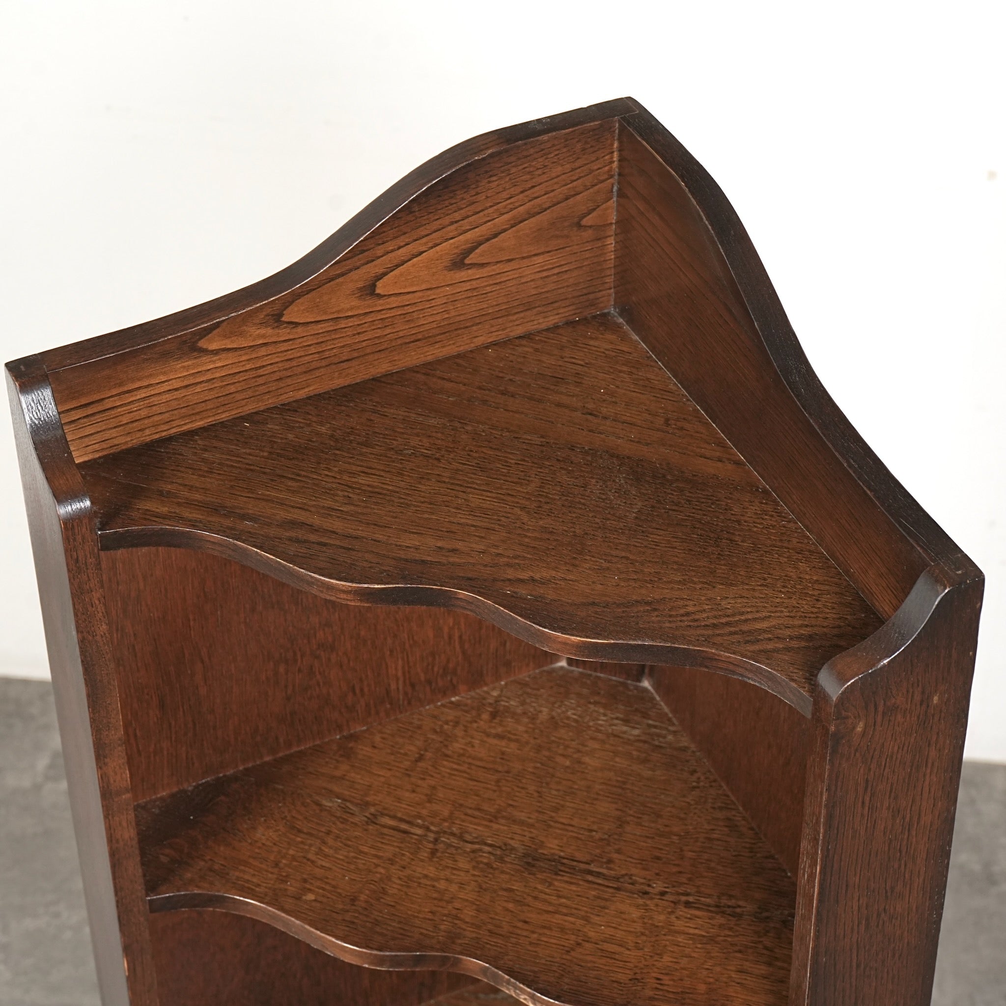 英国クラシック ヴィンテージ コーナーキャビネット – TIME HYPE