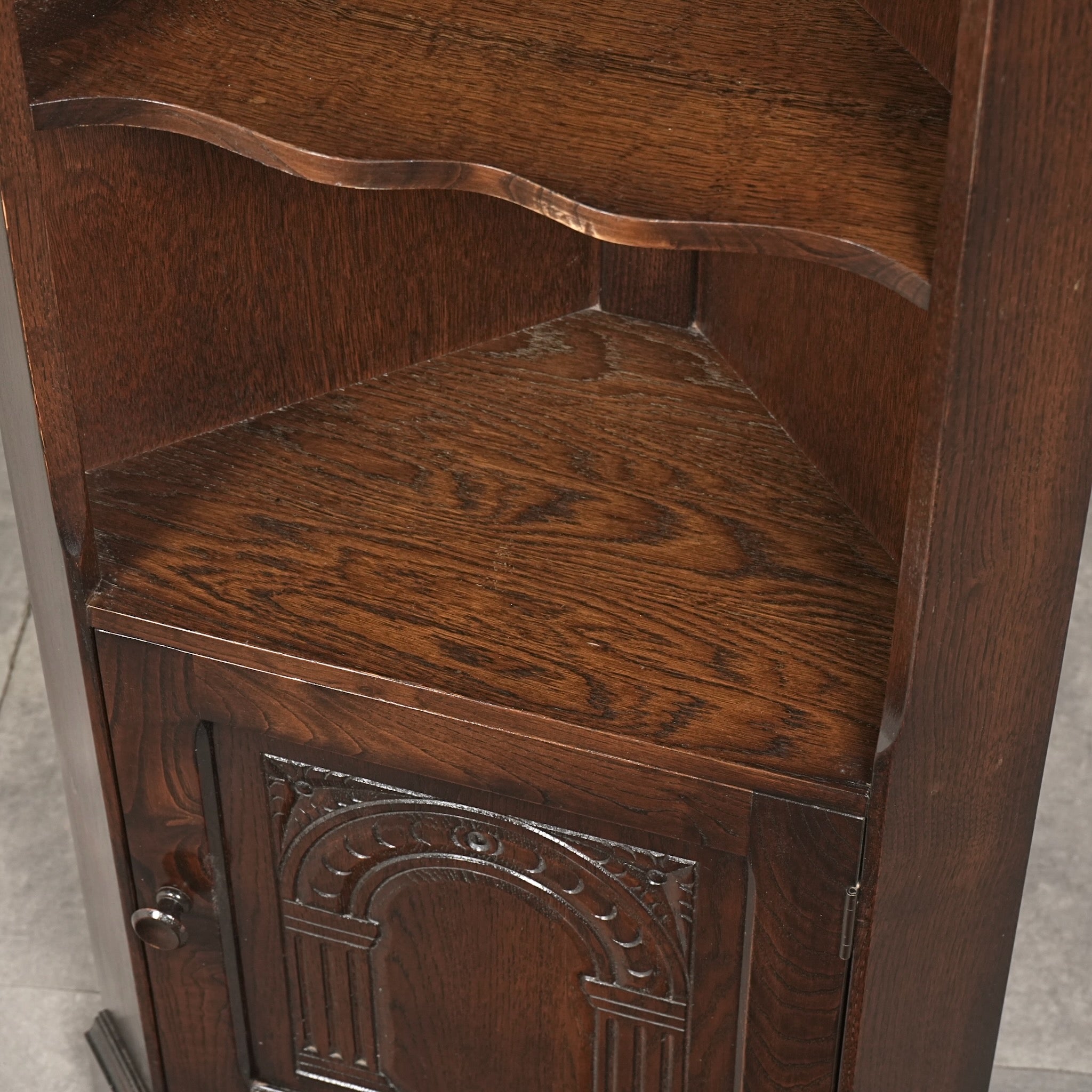 英国クラシック ヴィンテージ コーナーキャビネット – TIME HYPE