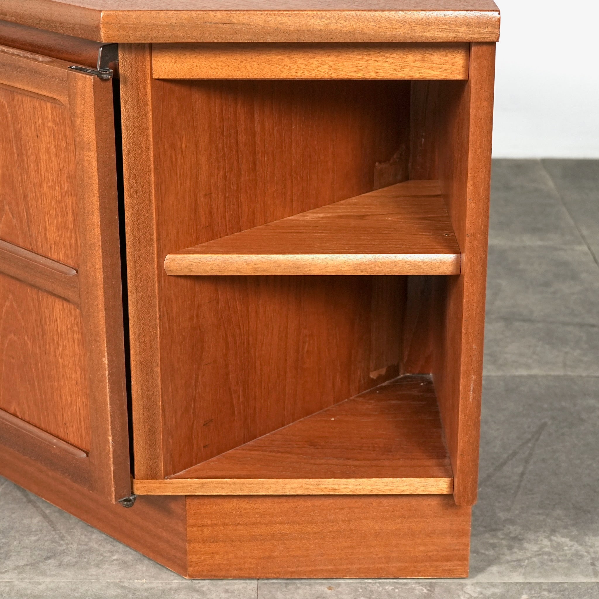 NATHAN】ヴィンテージ コーナーキャビネット – TIME HYPE