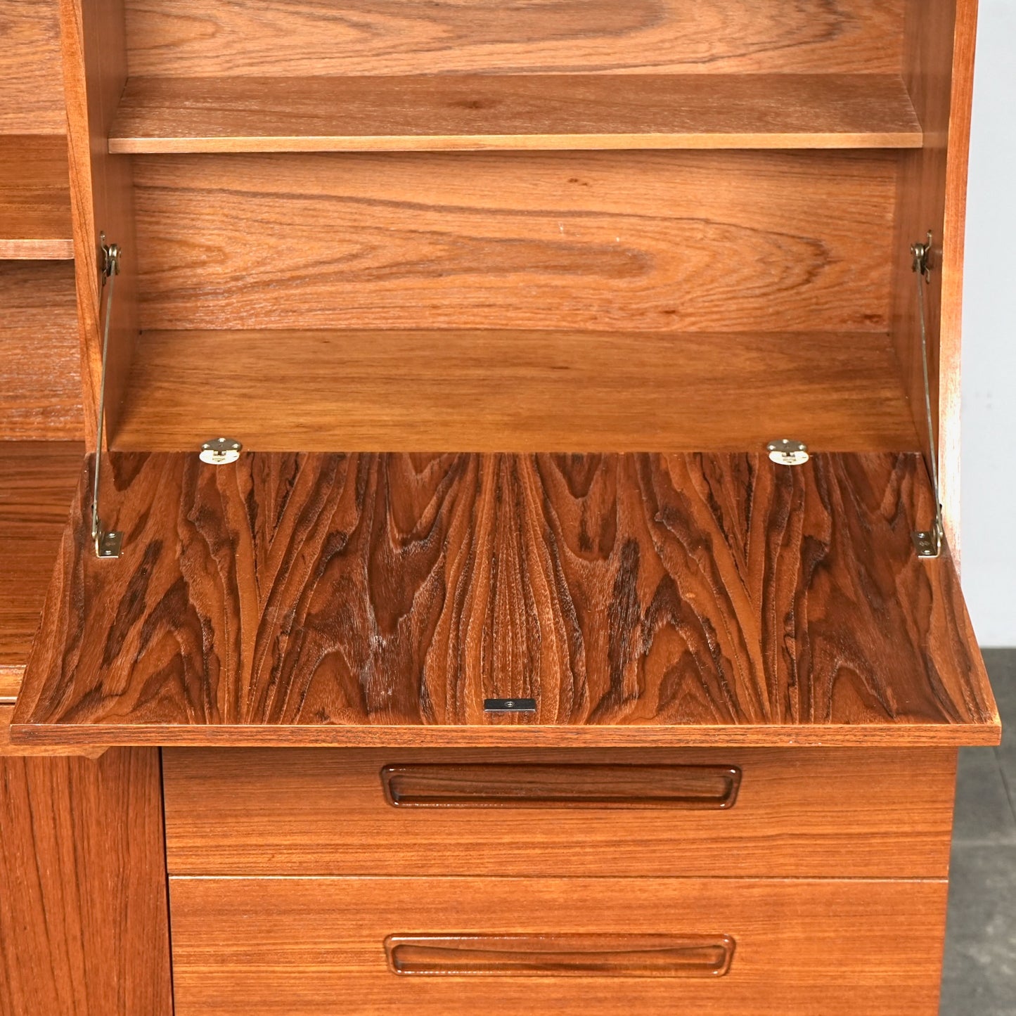 【Meredew】ヴィンテージ キャビネット(ハイサイドボード)