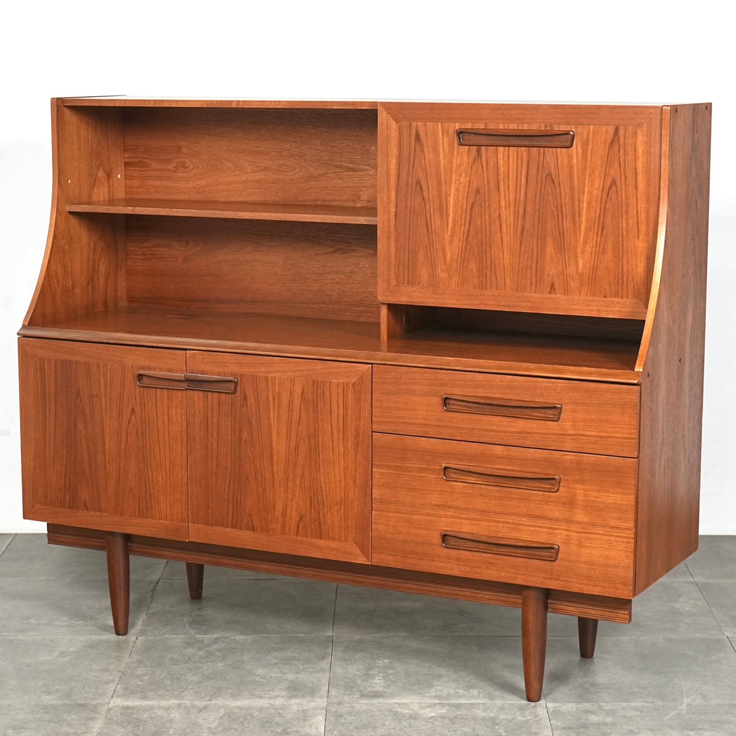 【Meredew】ヴィンテージ キャビネット(ハイサイドボード)