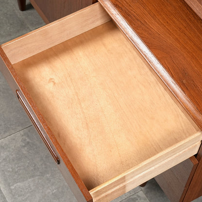 【Meredew】ヴィンテージ キャビネット(ハイサイドボード)