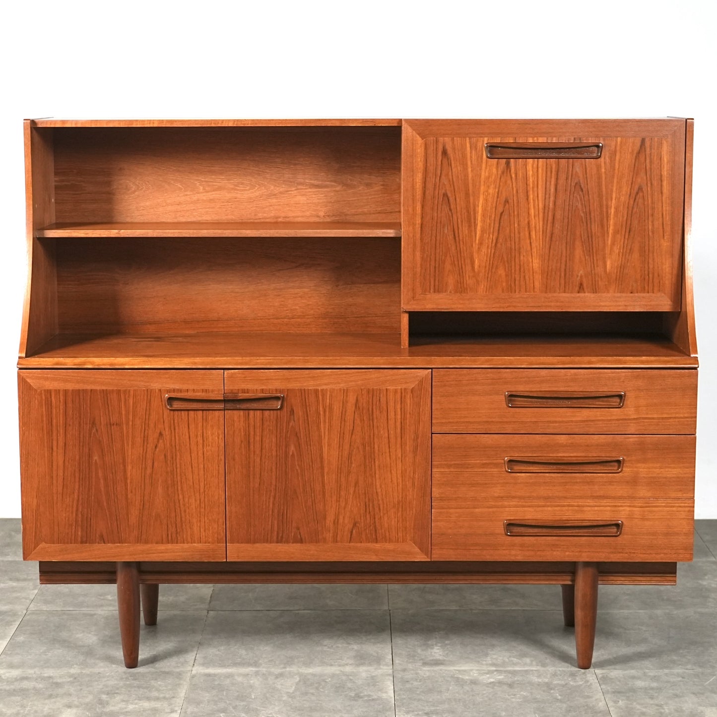 【Meredew】ヴィンテージ キャビネット(ハイサイドボード)