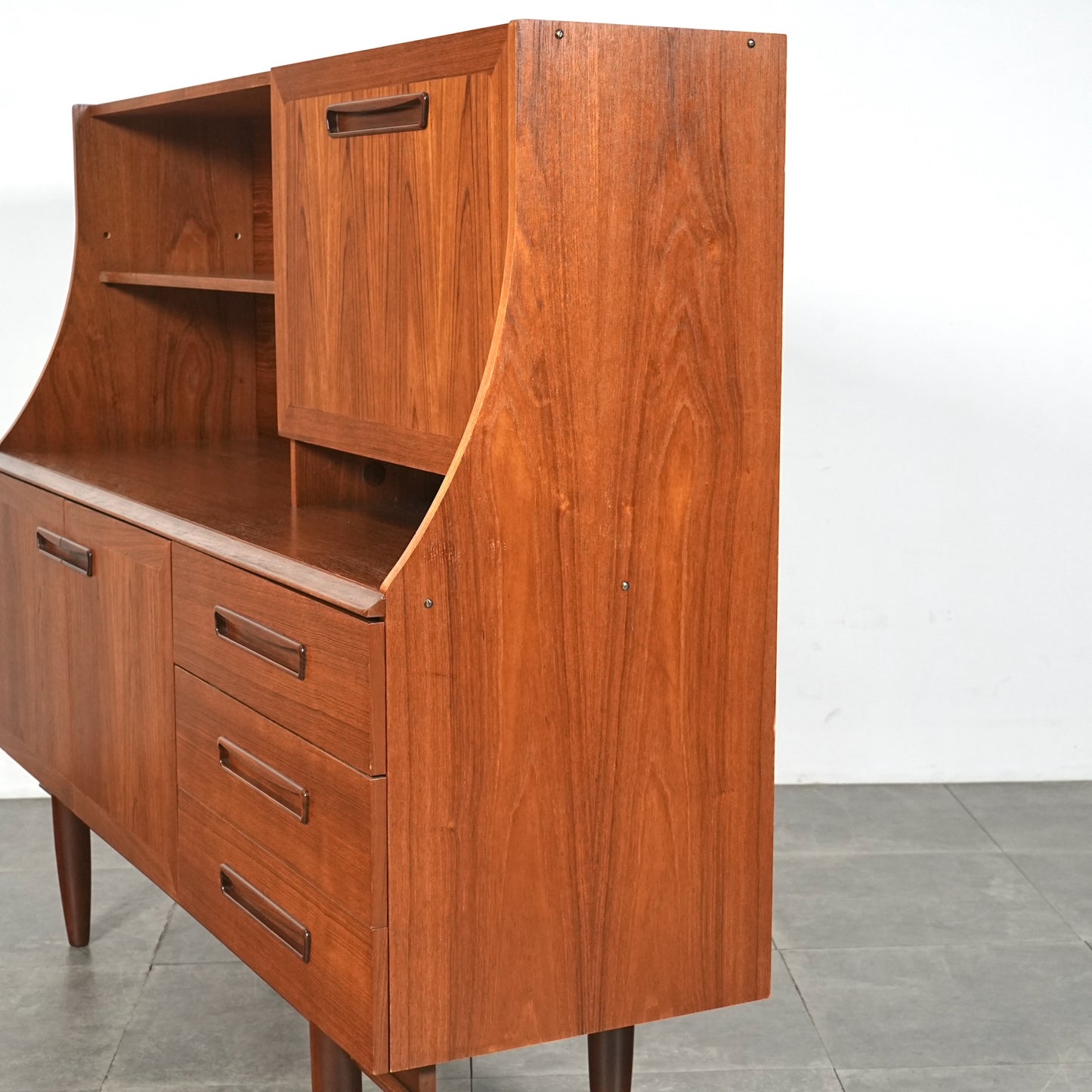 【Meredew】ヴィンテージ キャビネット(ハイサイドボード)