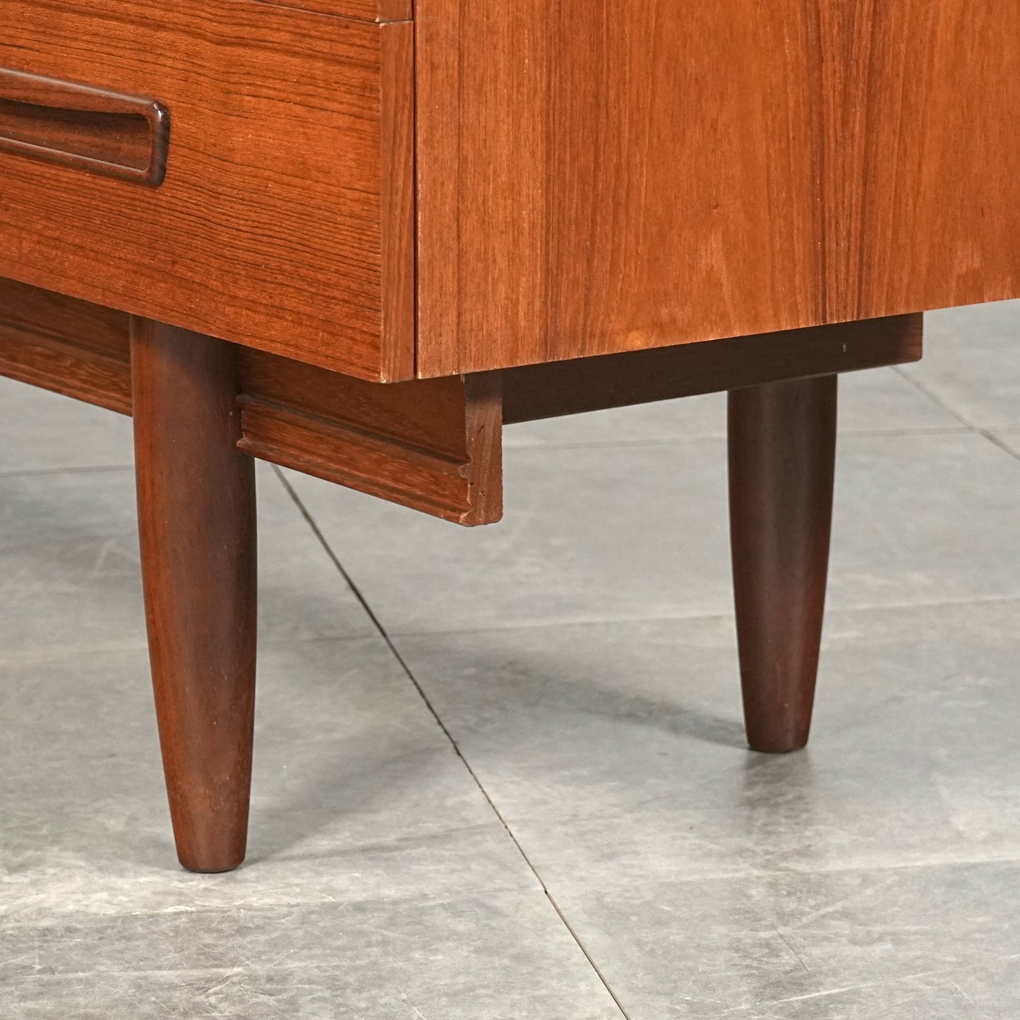 【Meredew】ヴィンテージ キャビネット(ハイサイドボード)