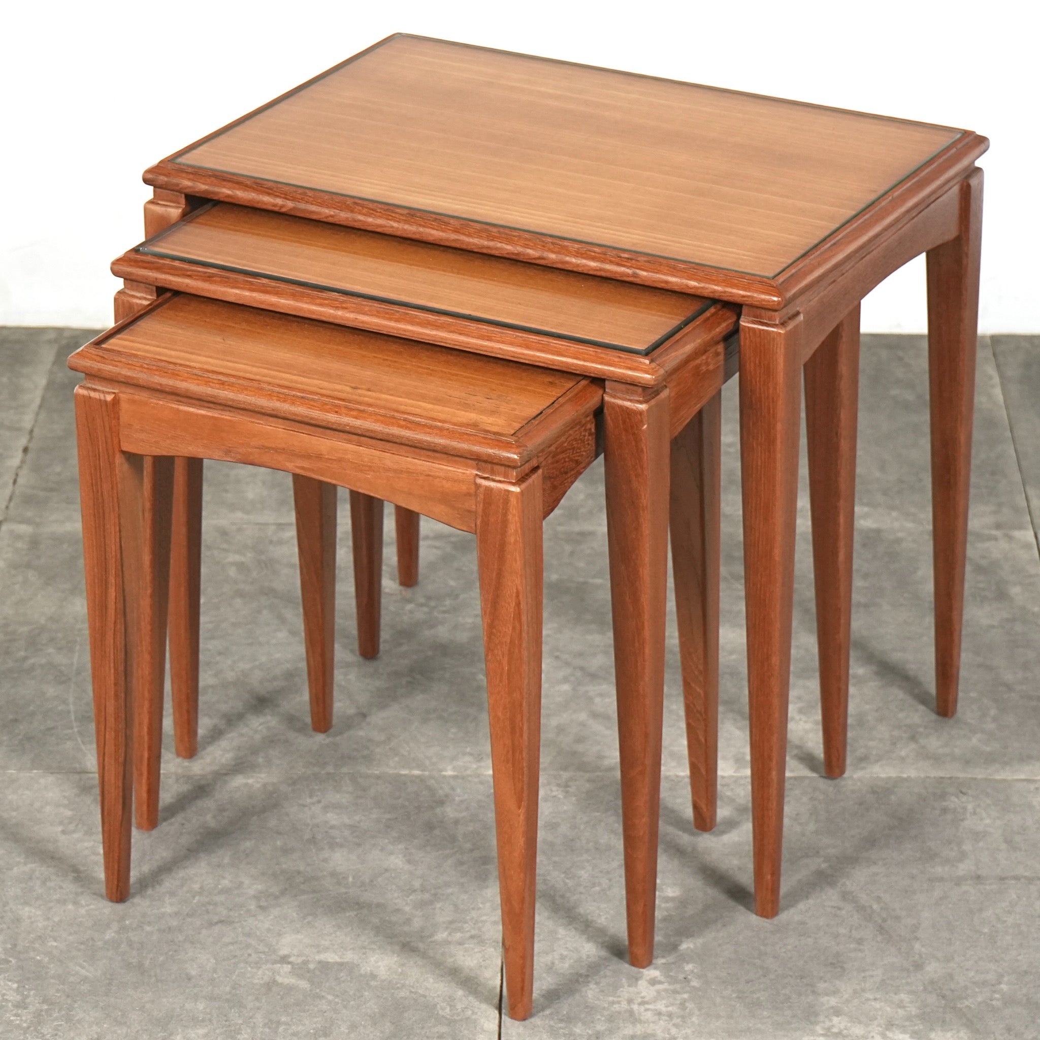 英国　オールドビンテージ　ネストテーブル イギリスヴィンテージ ネストテーブル – TIME HYPE