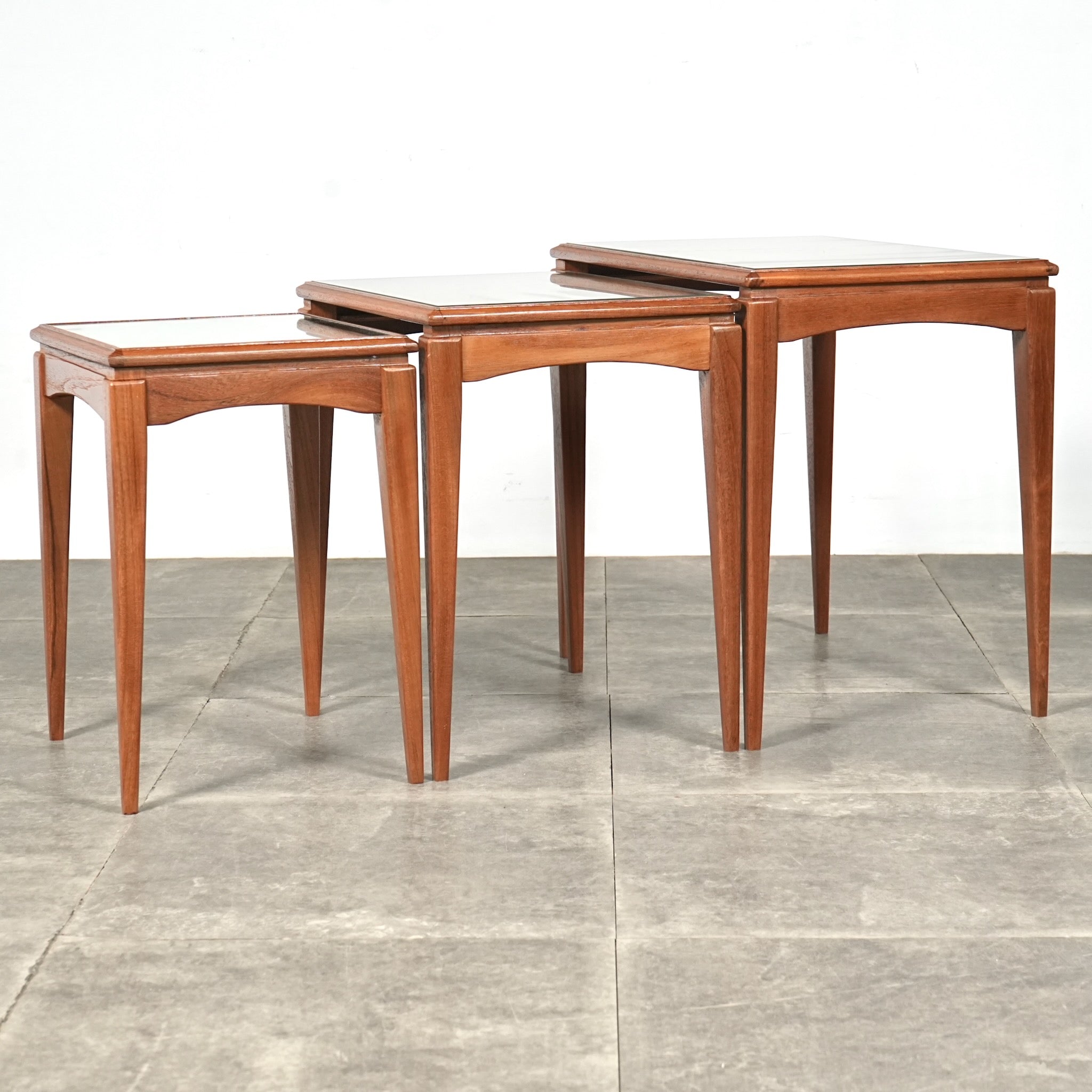 イギリス　ヴィンテージ　ネストテーブル イギリスヴィンテージ ネストテーブル – TIME HYPE