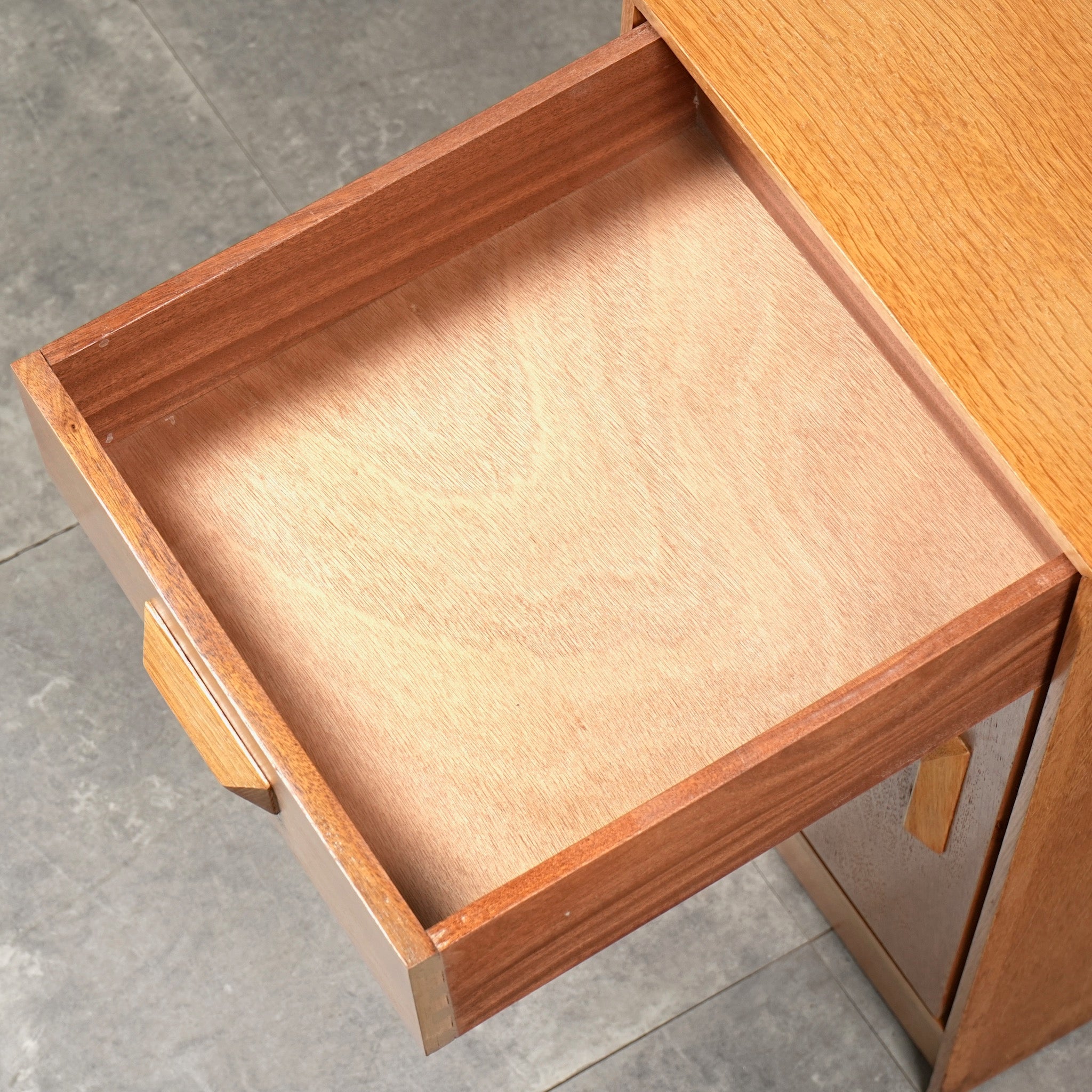 『イギリスヴィンテージ』サイドキャビネット サイドテーブル RWcab3 イギリスヴィンテージ』サイドキャビネット サイドテーブル