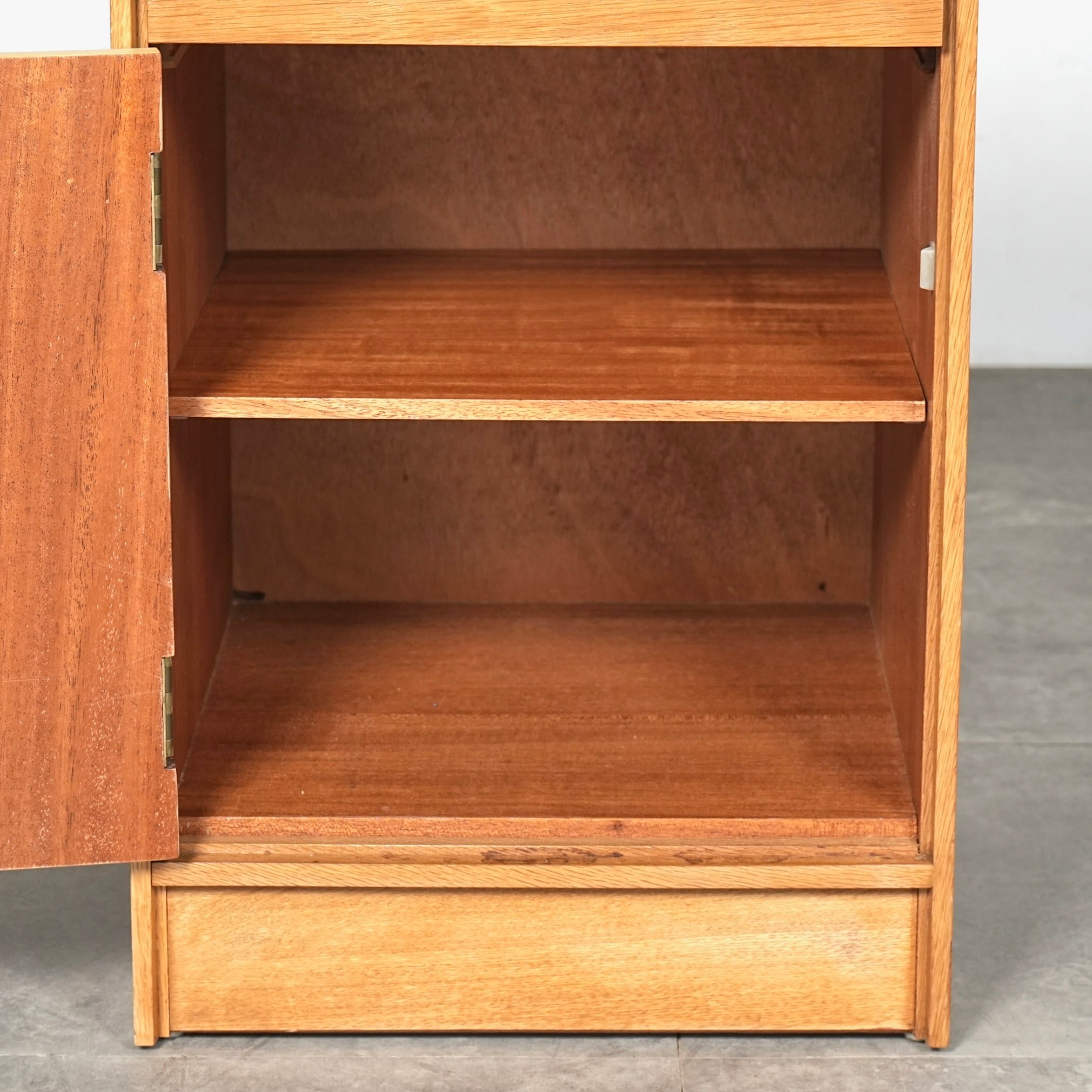 イギリスヴィンテージ サイドキャビネット – TIME HYPE