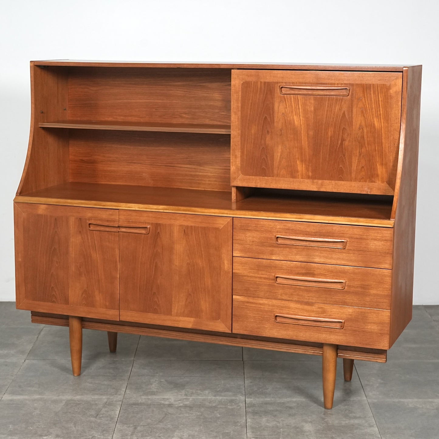 【Meredew】ヴィンテージ キャビネット(ハイサイドボード)