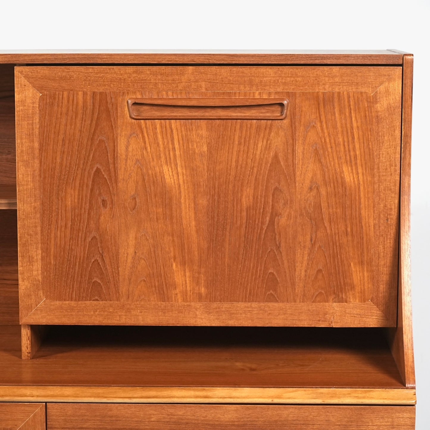 【Meredew】ヴィンテージ キャビネット(ハイサイドボード)